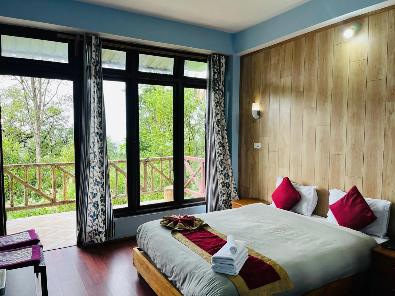 room service, Bed in The Barfung Retreat