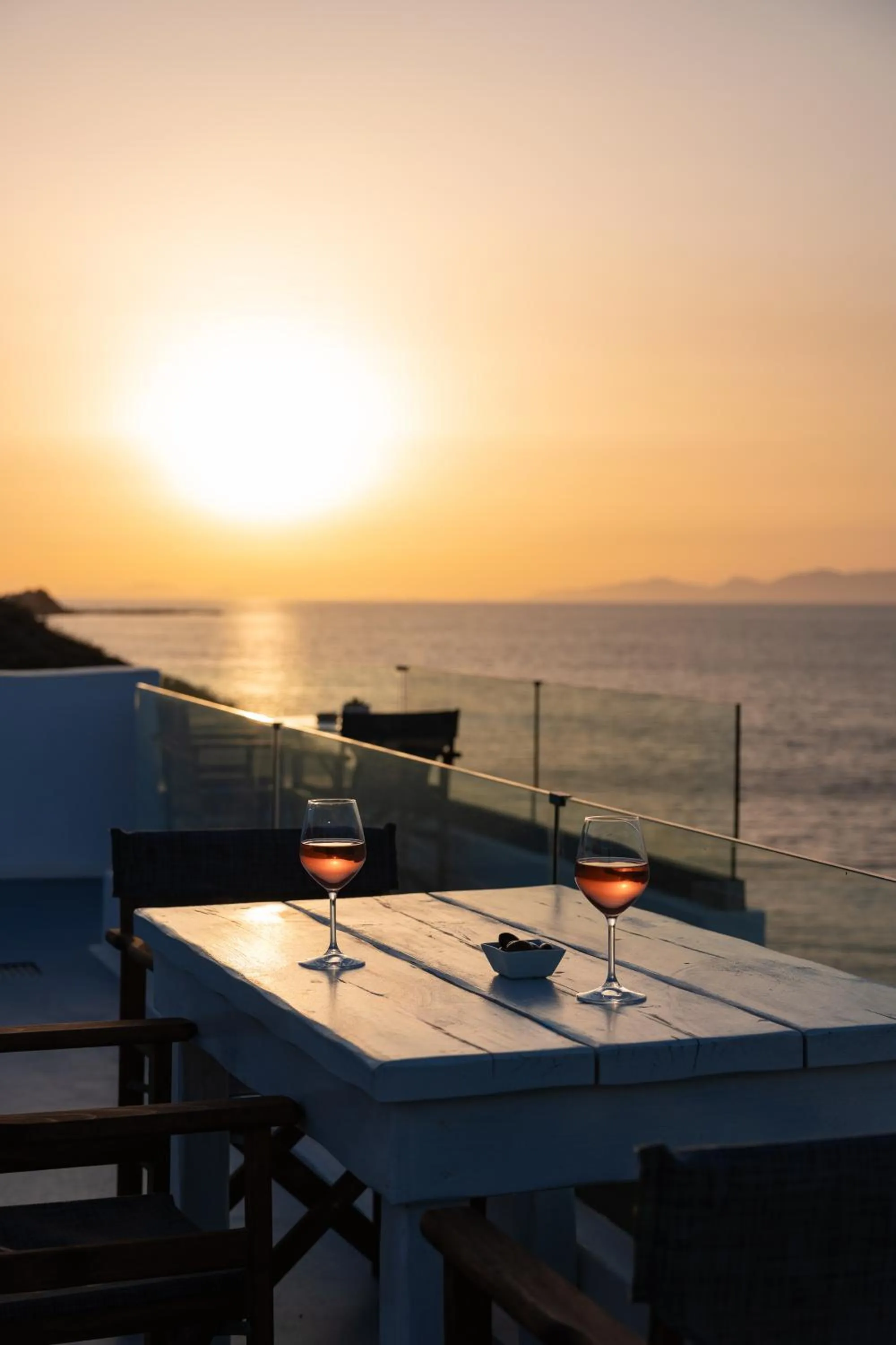 Sunset in Vrachia Studios & Apartments