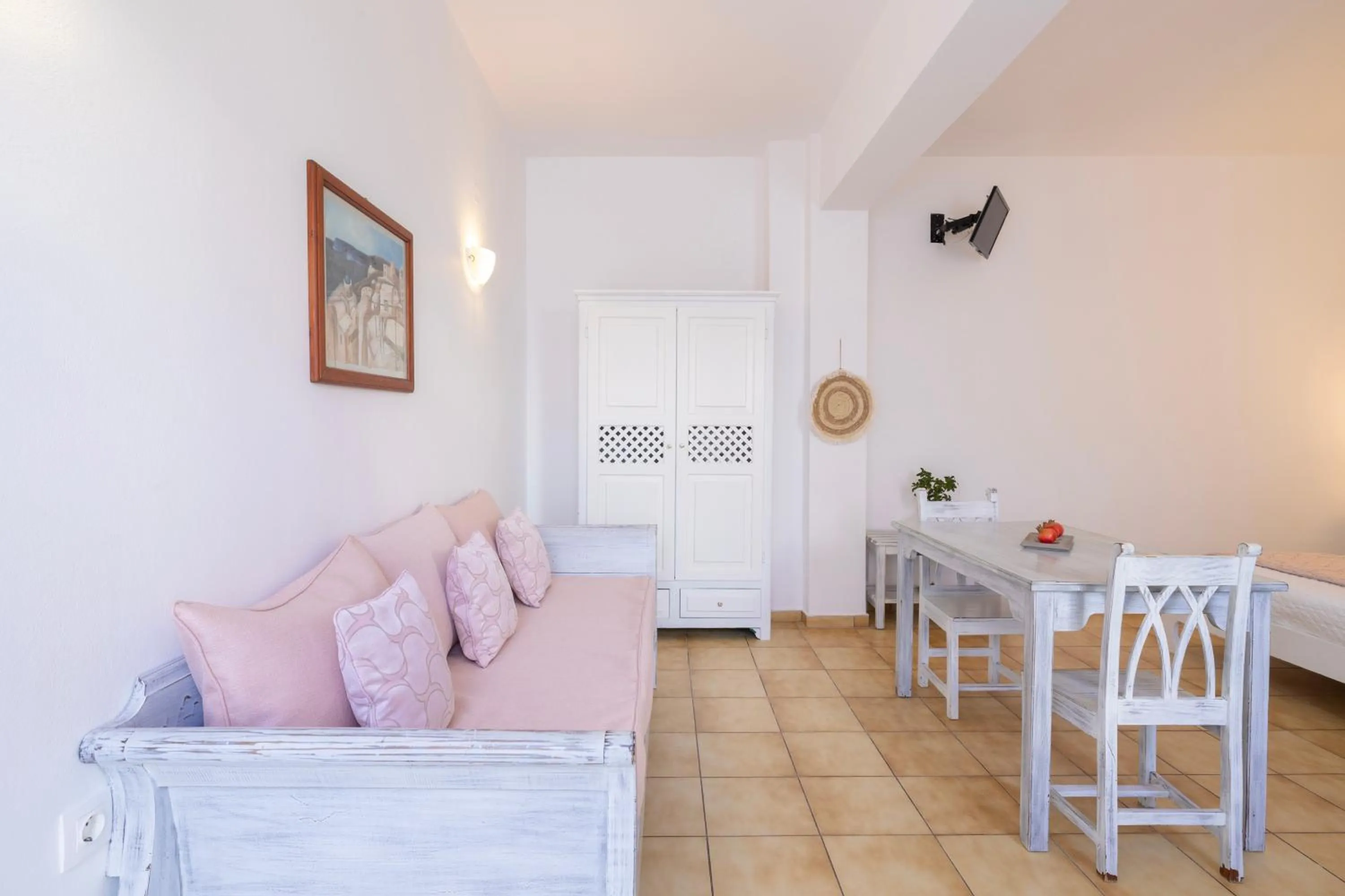 Living room, Bed in Vrachia Studios & Apartments