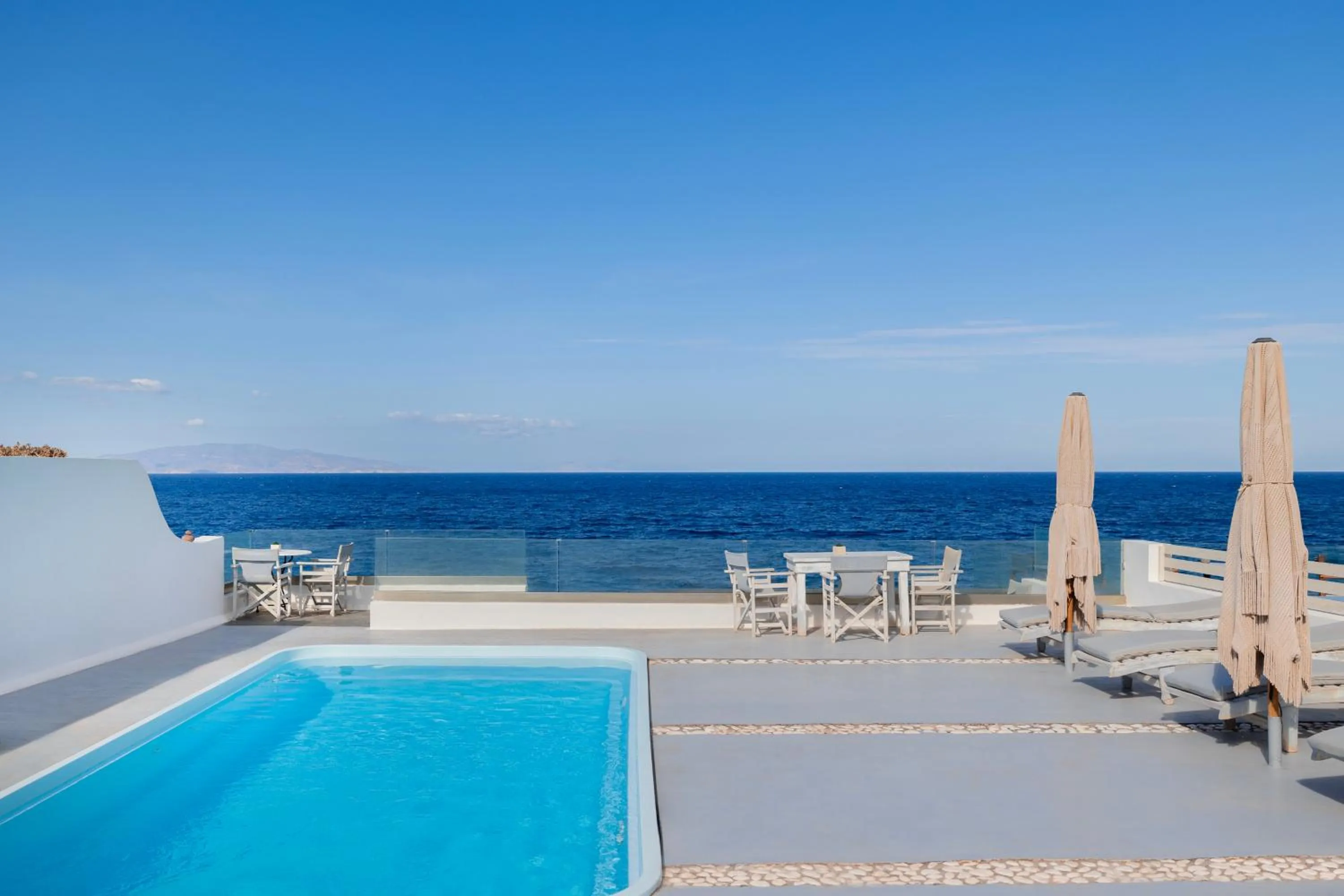 Swimming pool in Vrachia Studios & Apartments