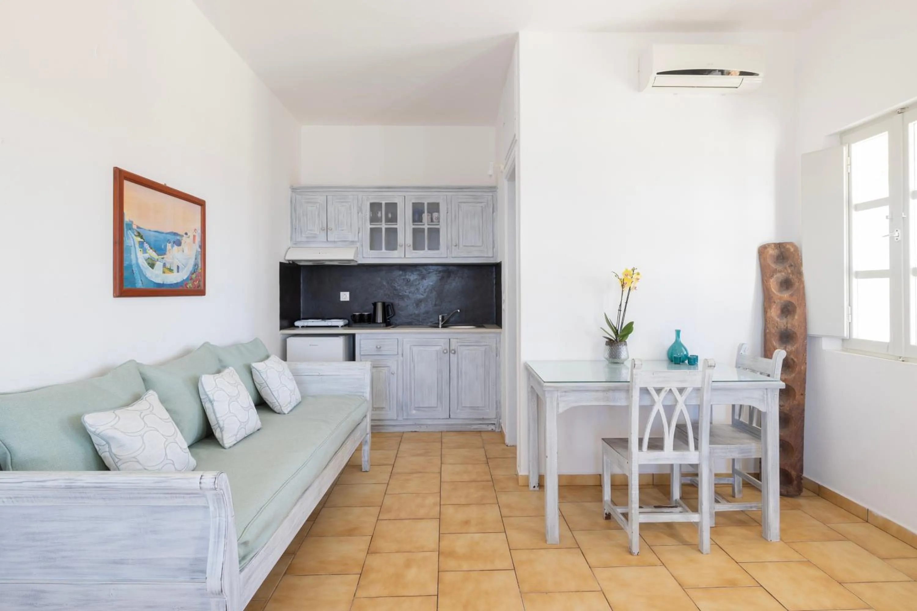 Kitchen or kitchenette in Vrachia Studios & Apartments