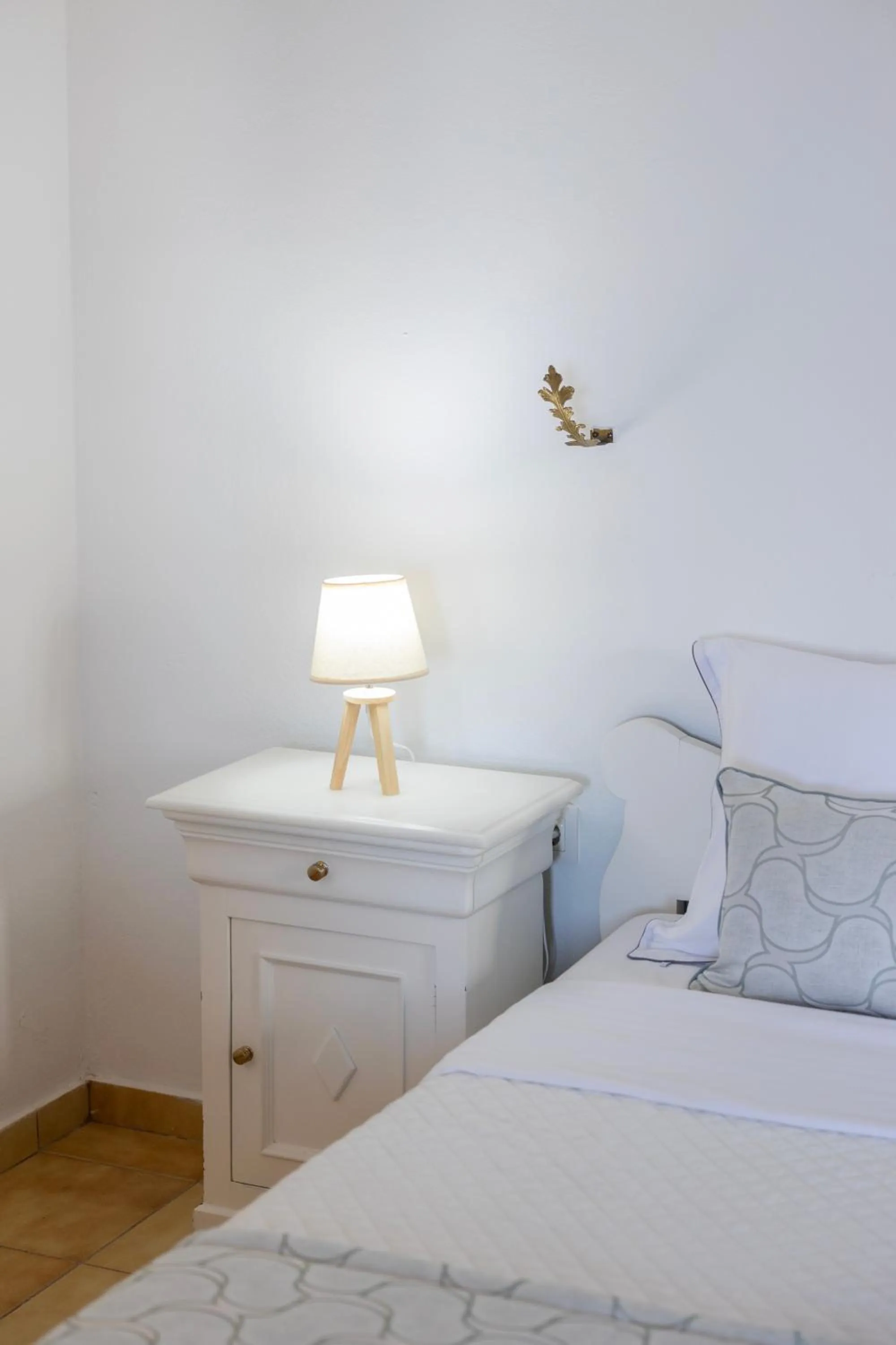 Decorative detail, Bed in Vrachia Studios & Apartments