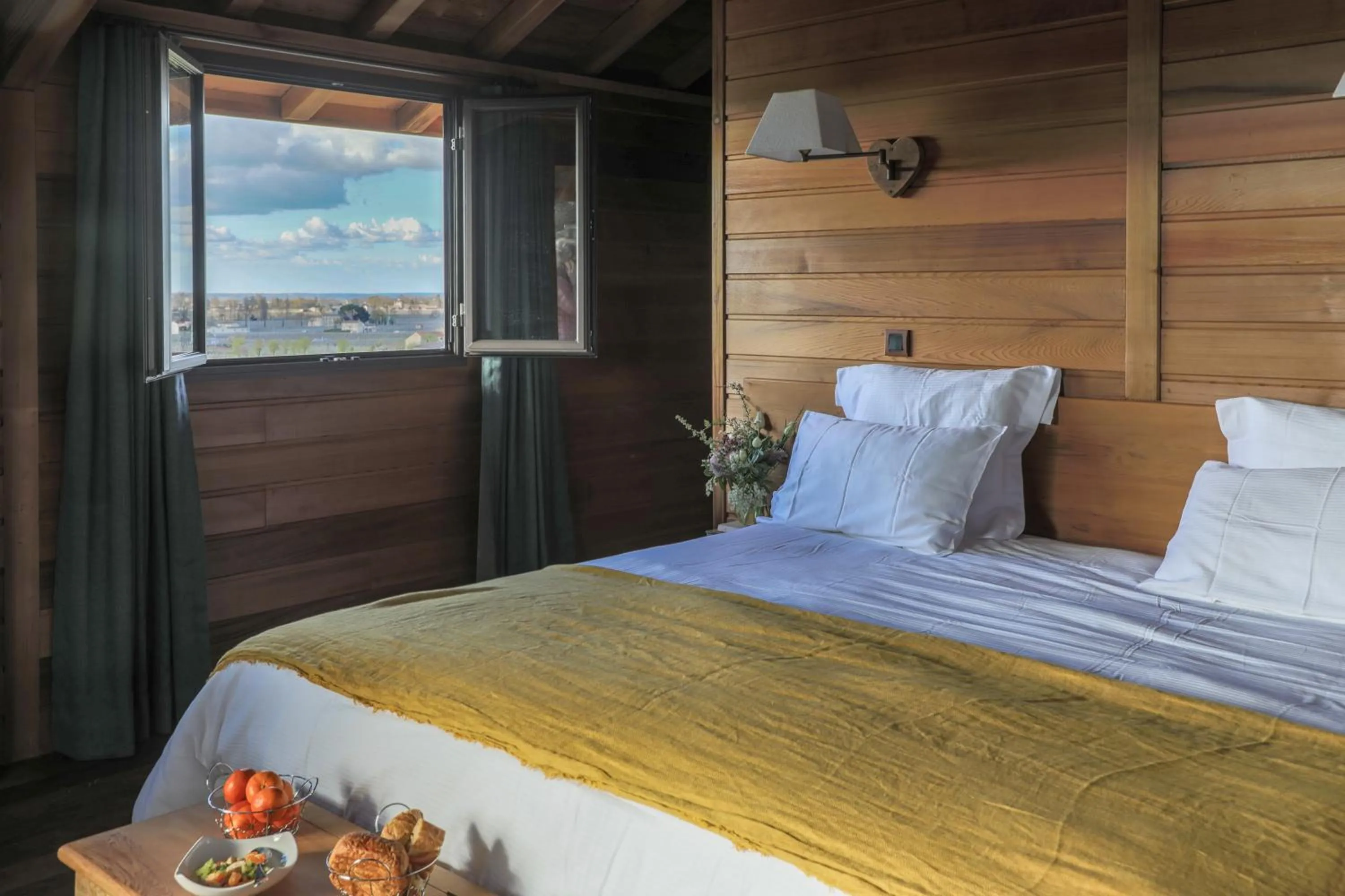 Bed in Le Relais de Franc Mayne Saint Emilion