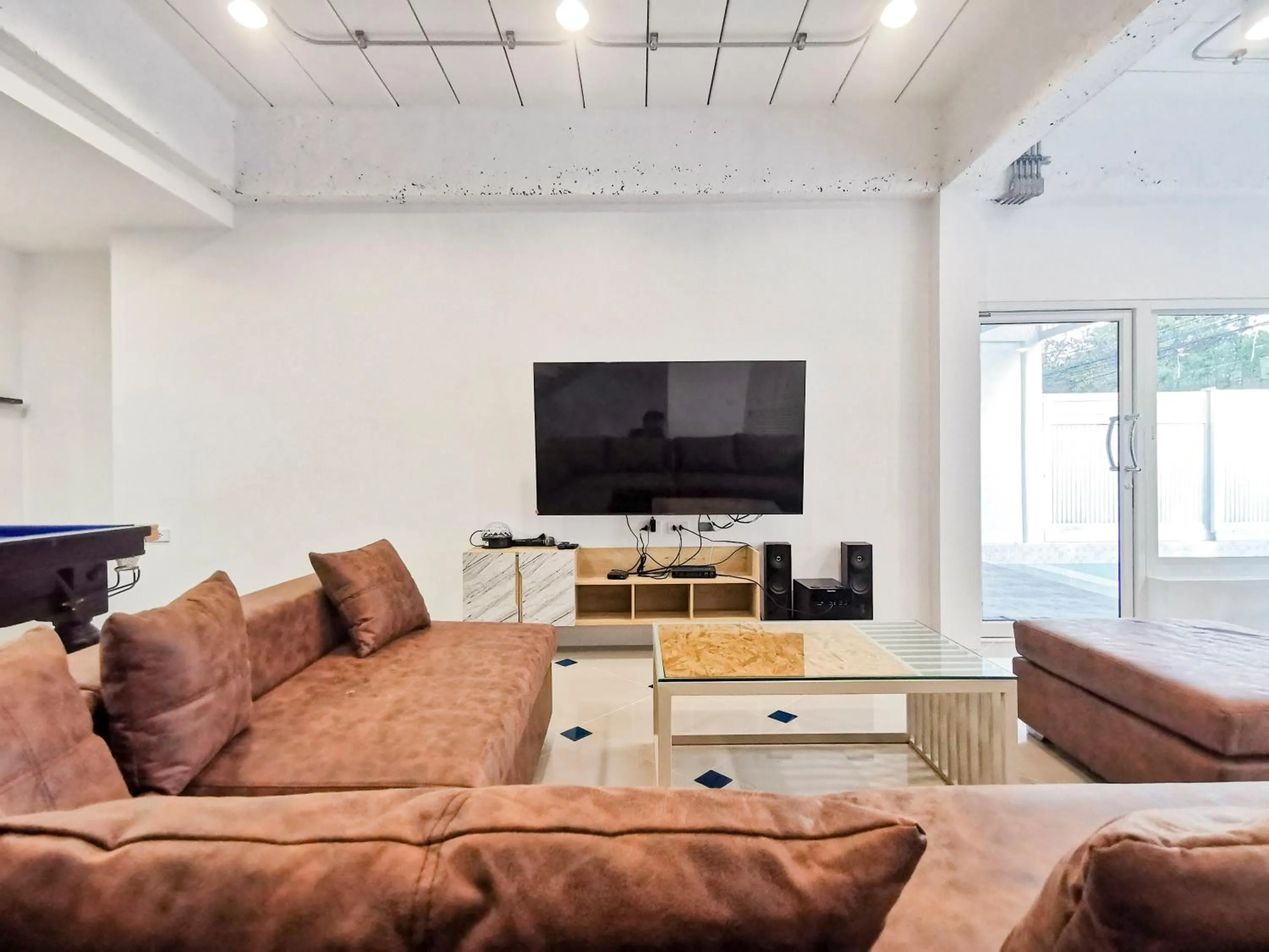 Karaoke in Thepprasit Cosy