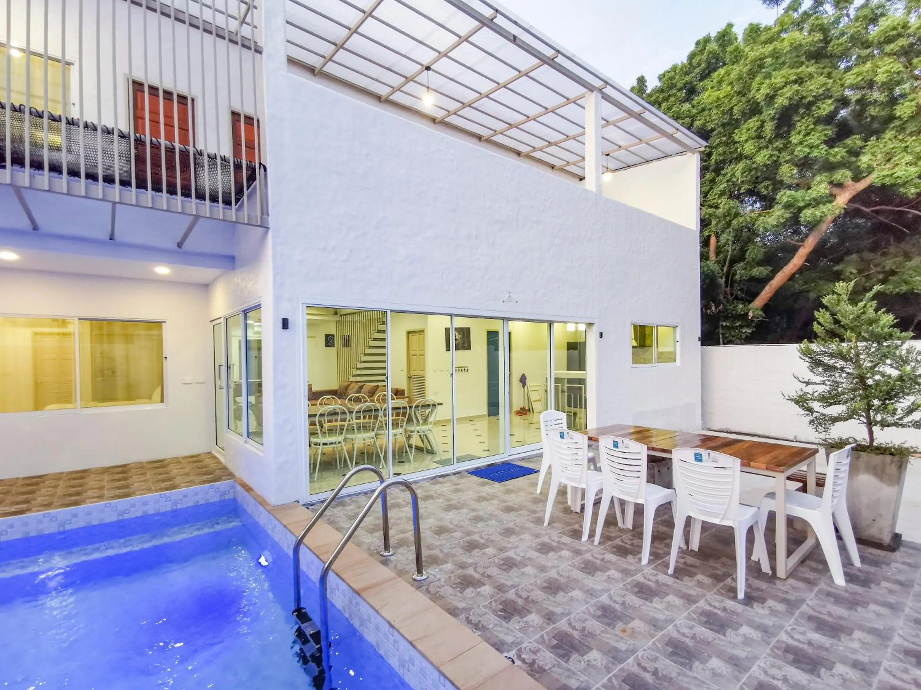 Property building in Thepprasit Cosy