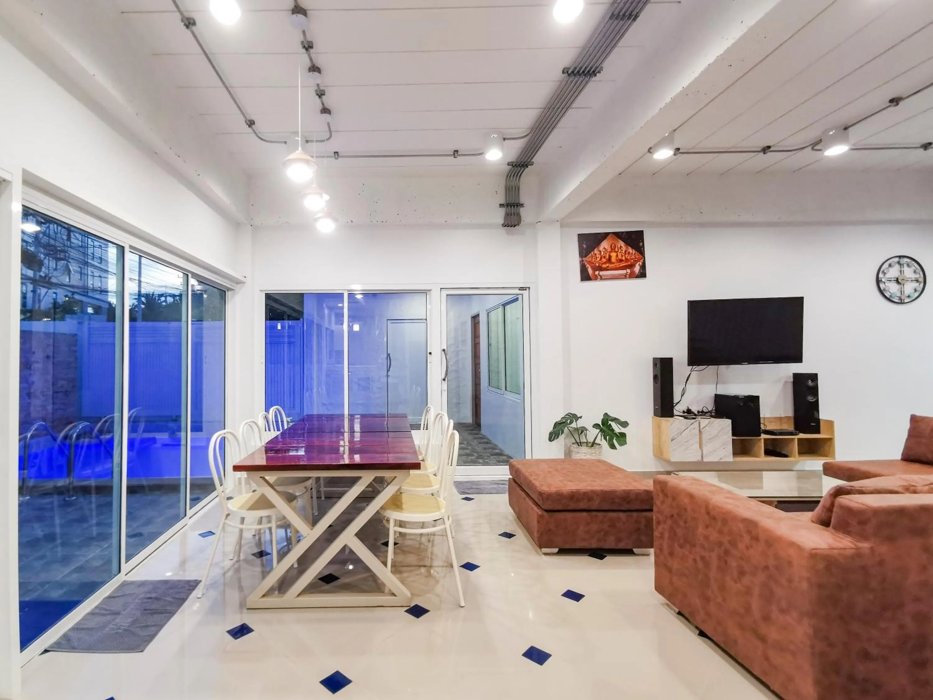 TV and multimedia in Thepprasit Cosy