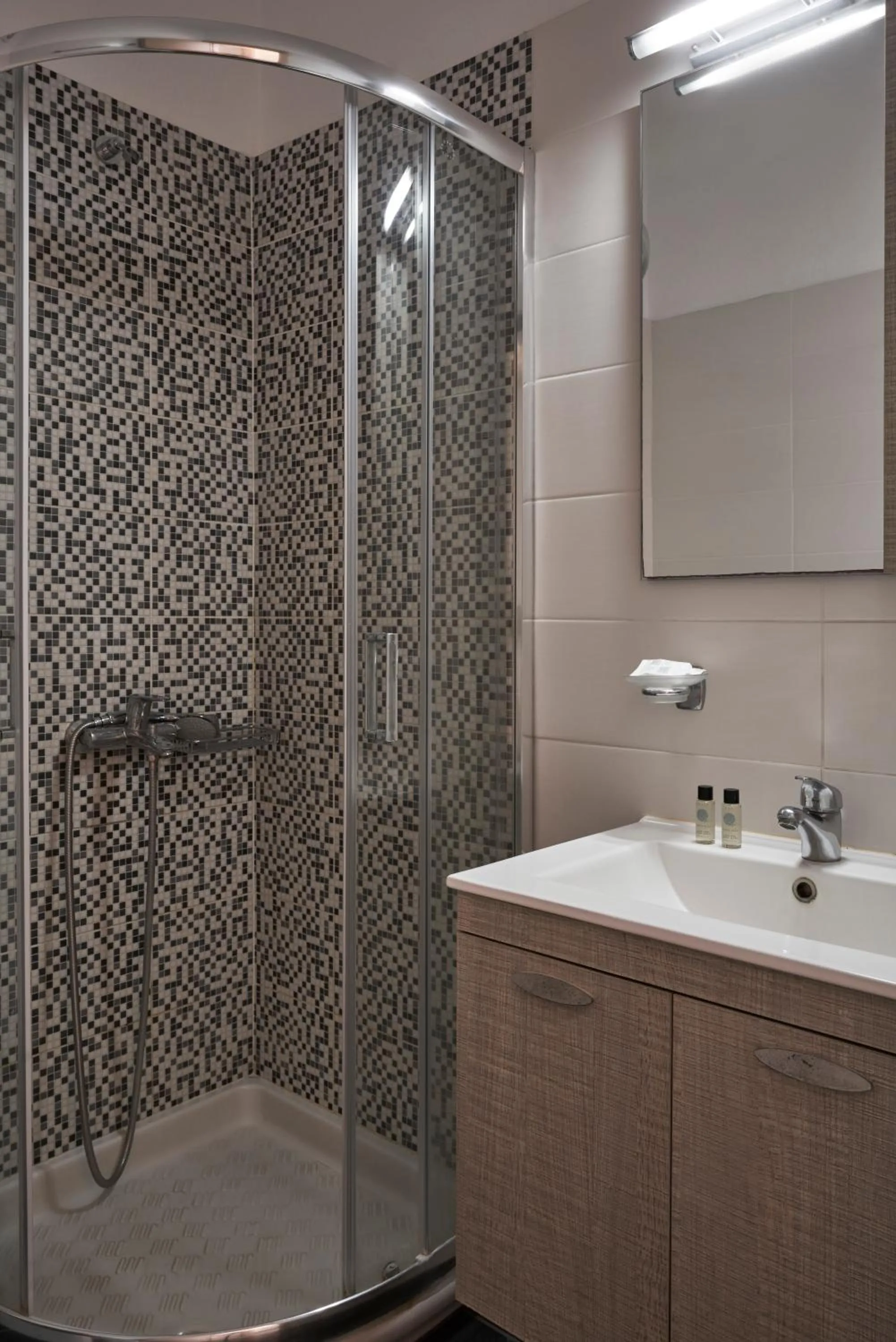 Shower in Makris Beach Hotel