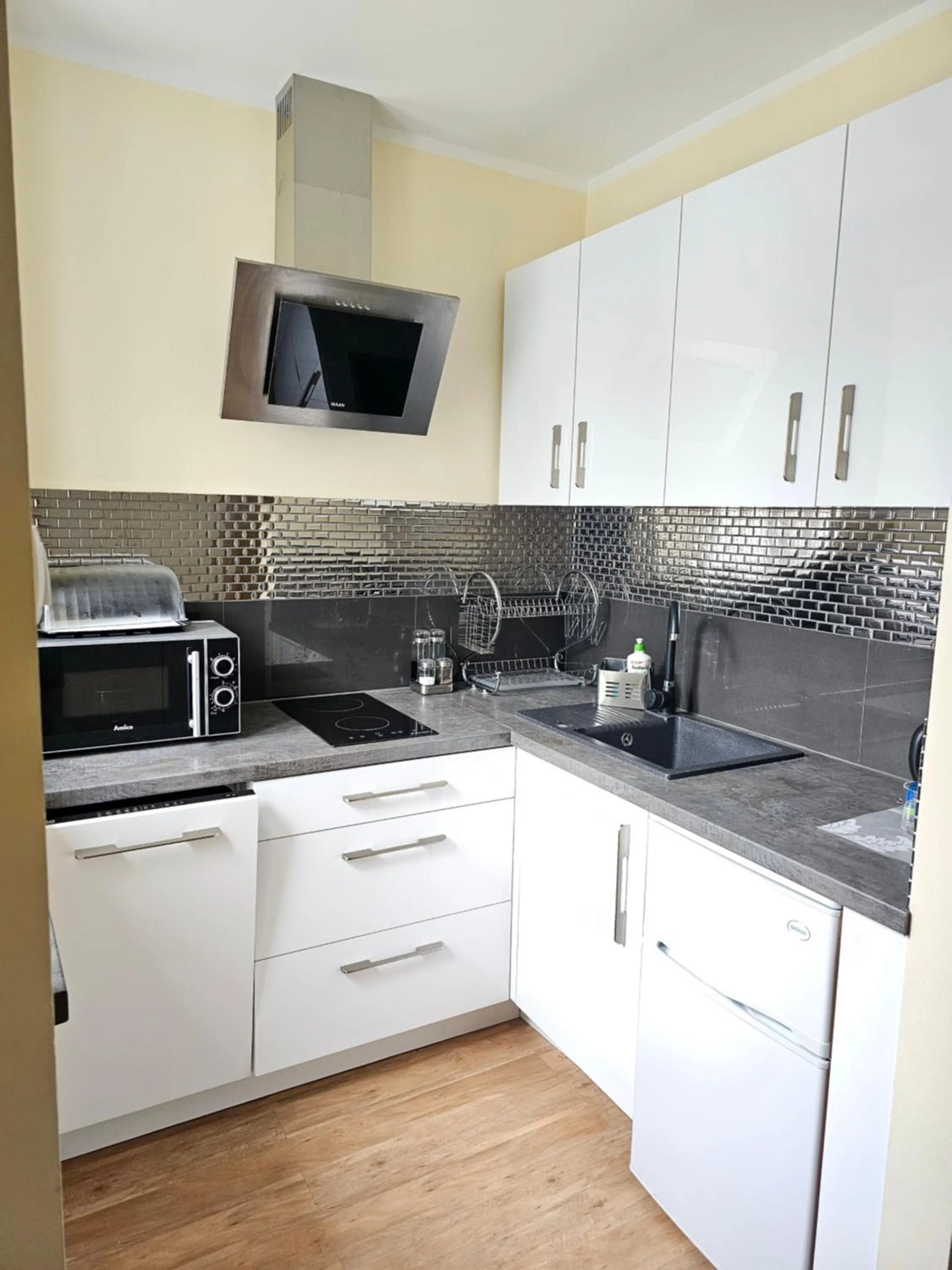 Kitchen or kitchenette in Lazur Apartamenty