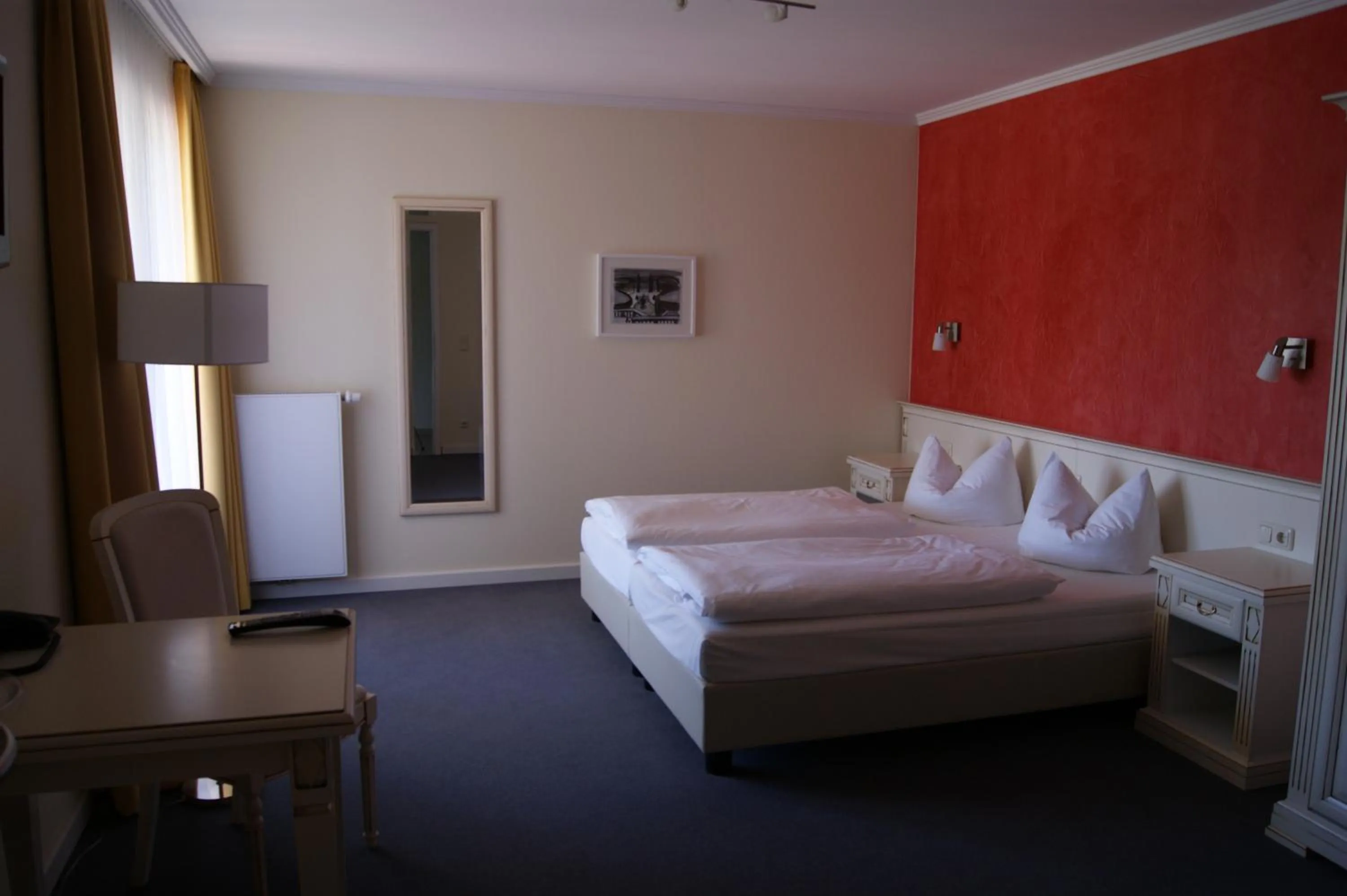 Photo of the whole room, Bed in Hotel Pension Bellevue