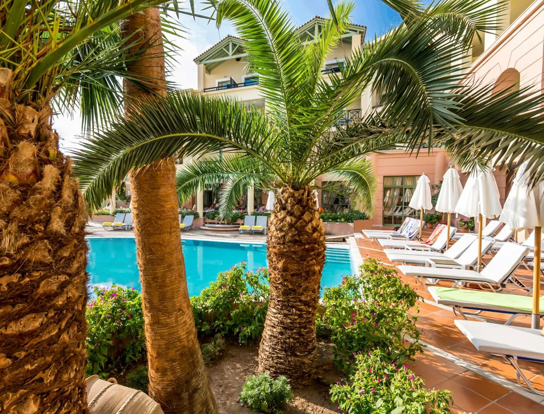 Swimming pool in Samaina Inn