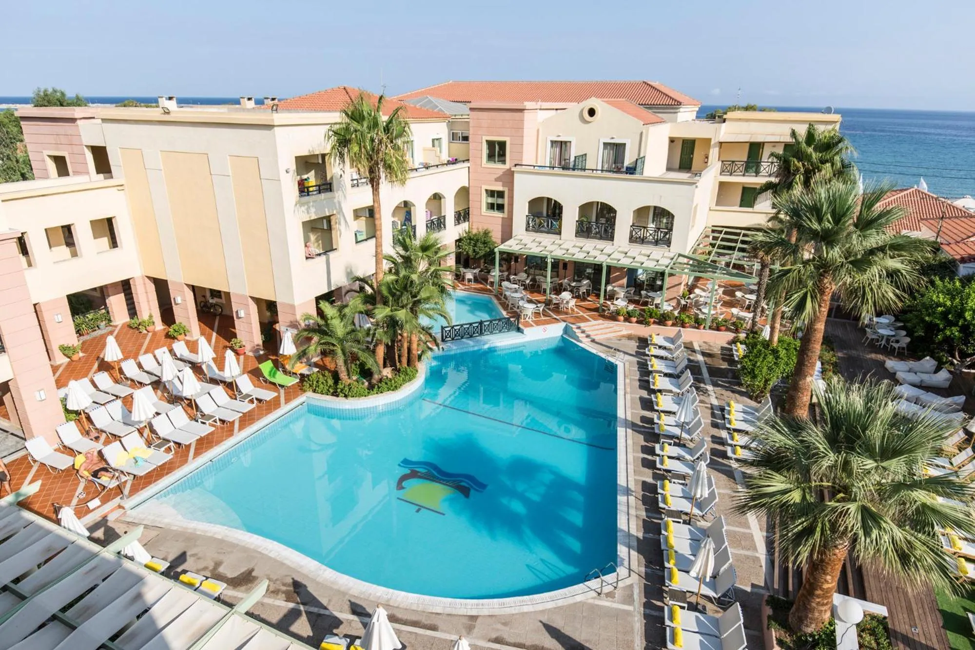 Swimming pool in Samaina Inn