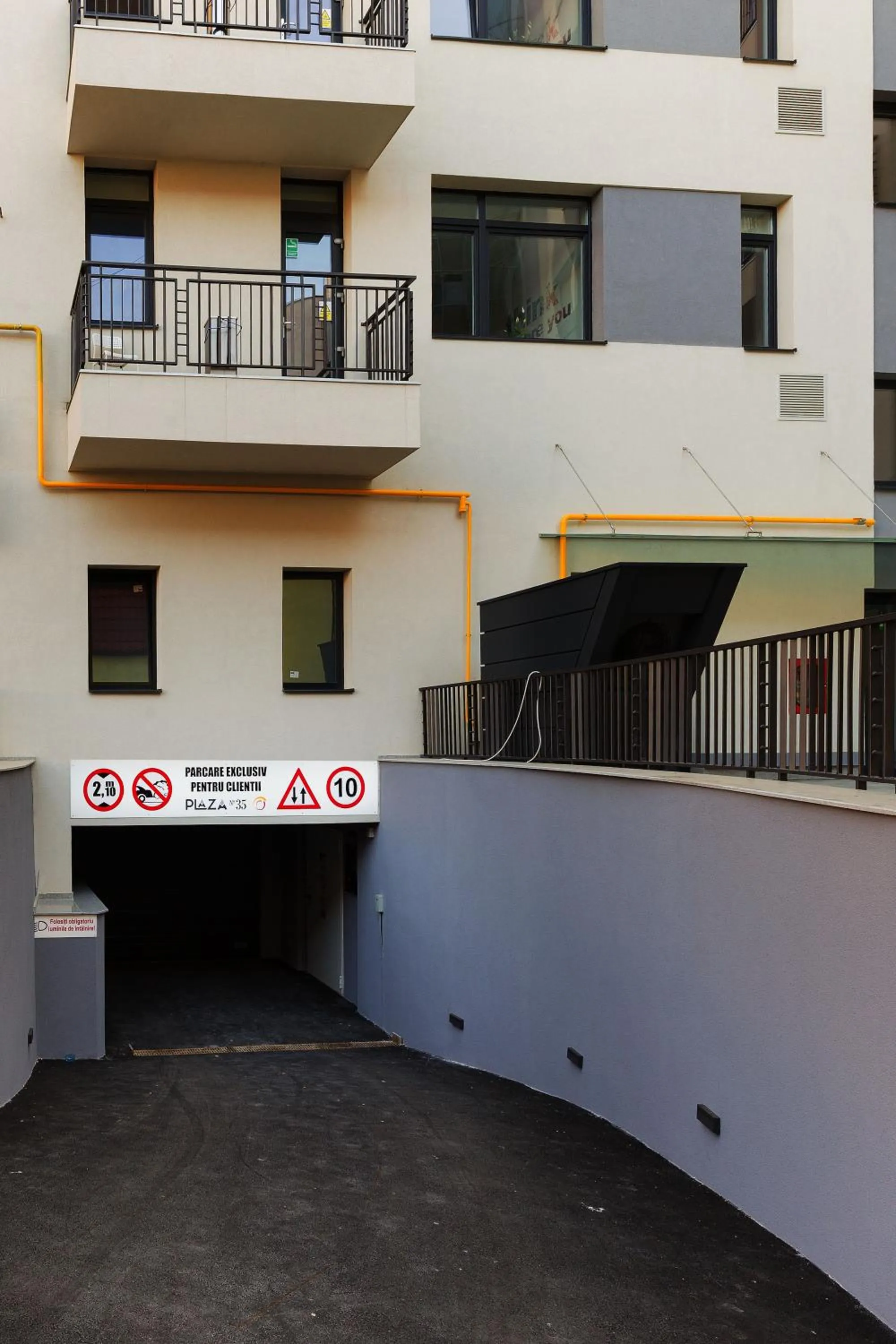 Facade/entrance in Plaza35