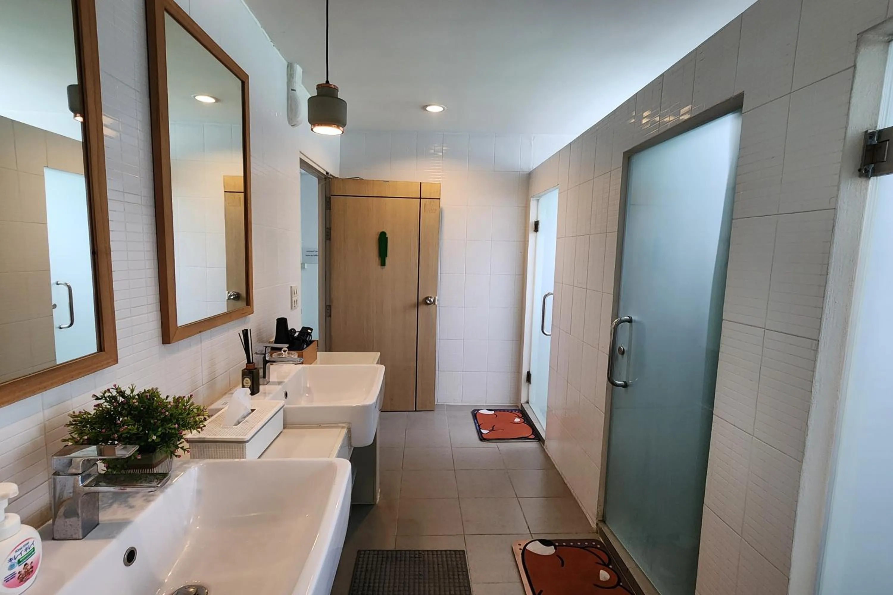 Bathroom in Ease Hostel