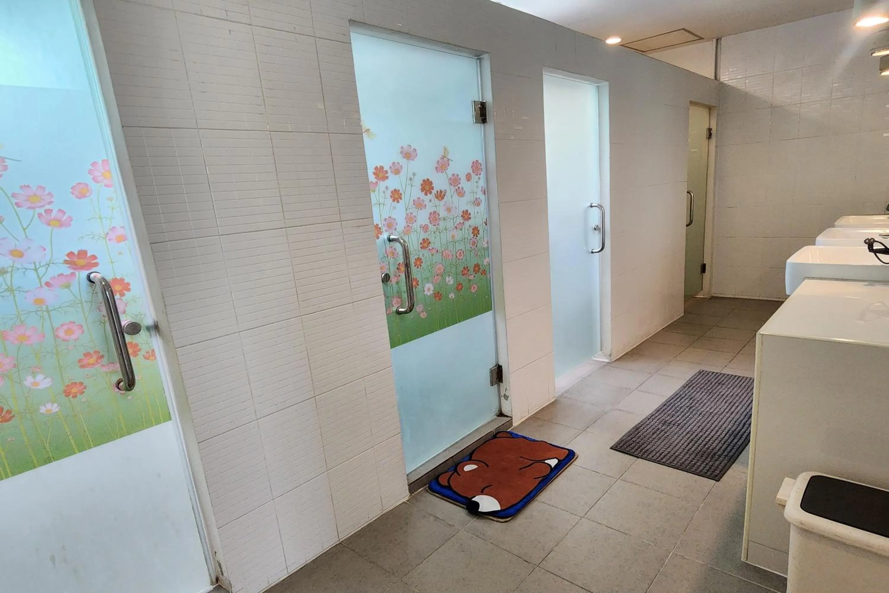 Bathroom in Ease Hostel