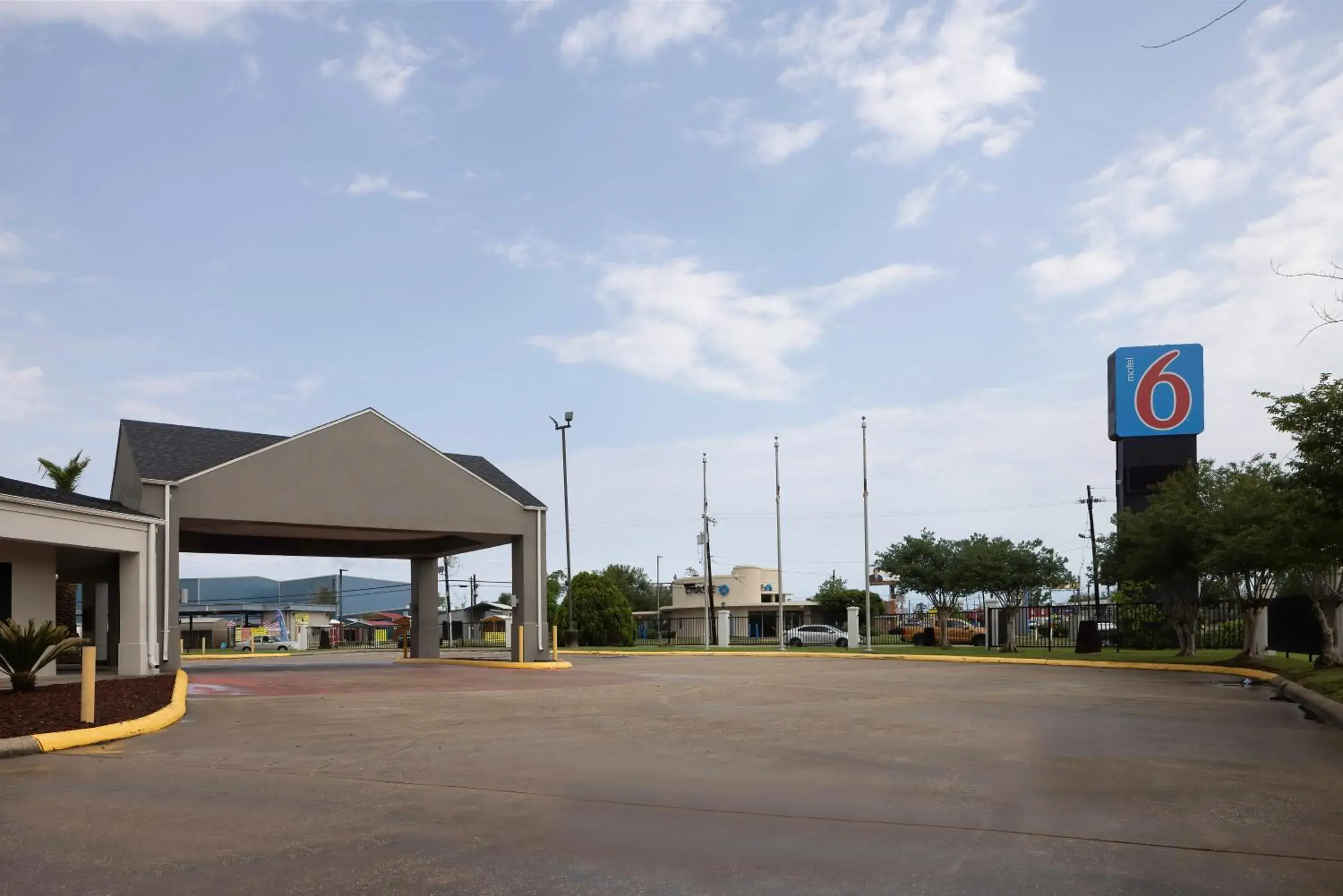 Property building in Motel 6 Lake Charles, LA Property building in Motel 6 Lake Charles, LA