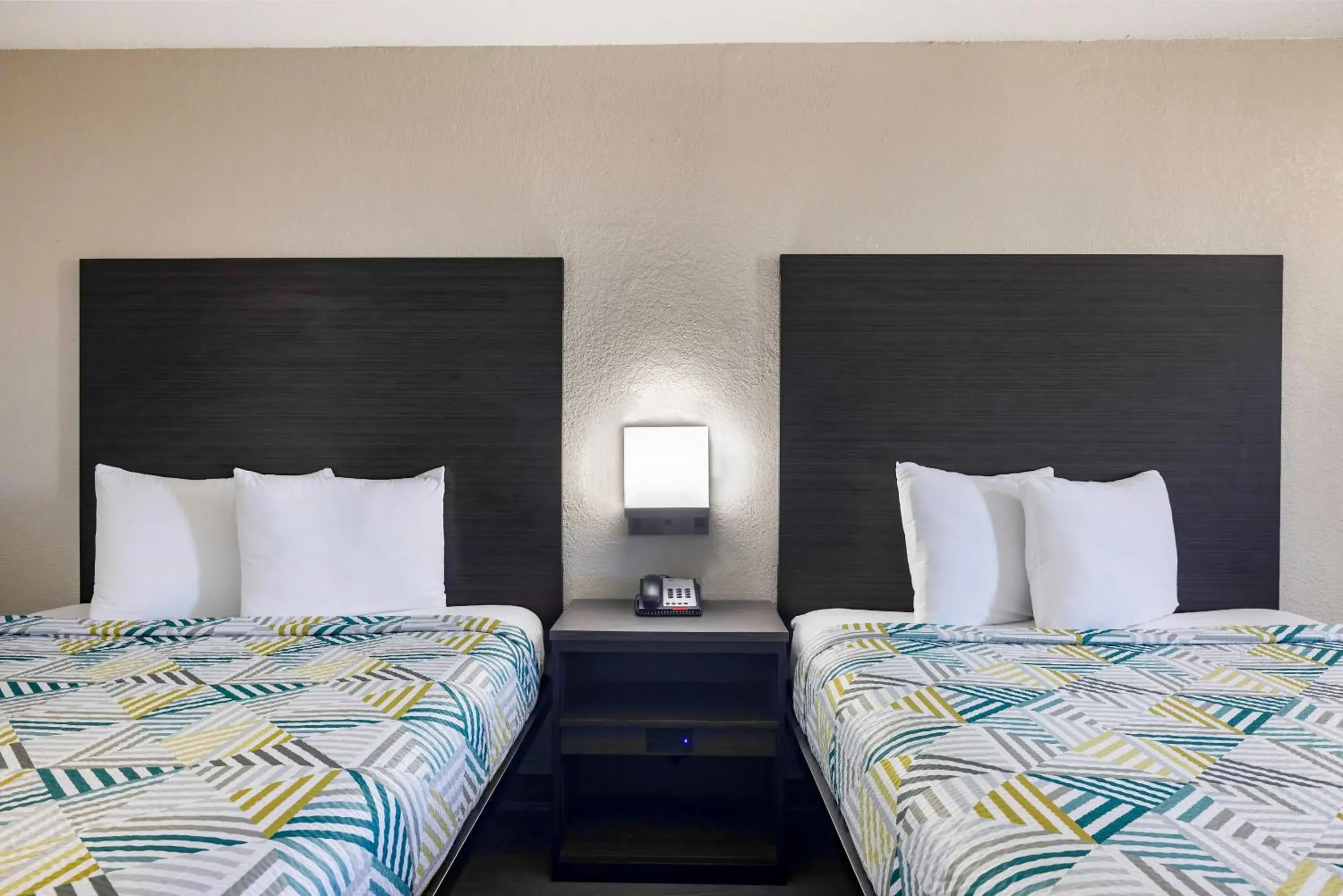 Bedroom, Bed in Motel 6 Lake Charles, LA Bedroom, Bed in Motel 6 Lake Charles, LA