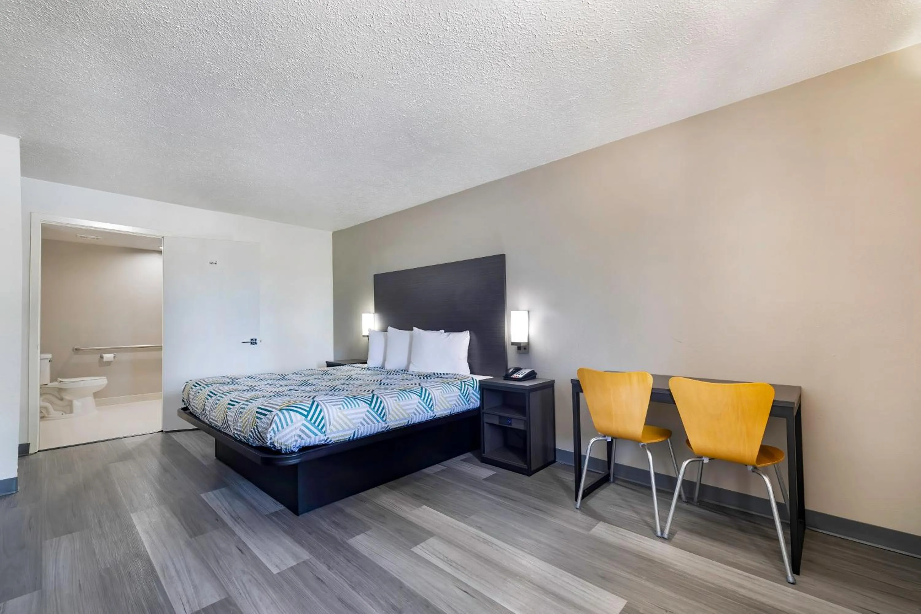 Bathroom, Bed in Motel 6 Lake Charles, LA