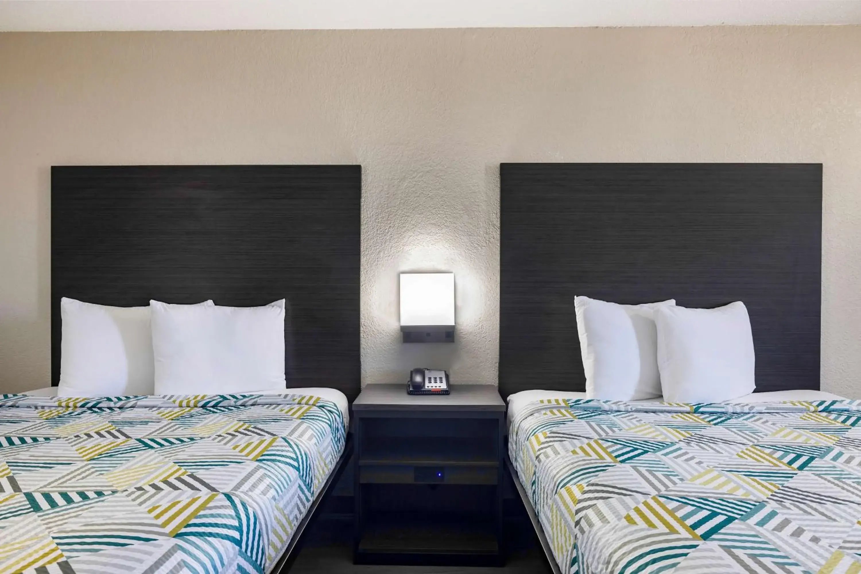 Bedroom, Bed in Motel 6 Lake Charles, LA Bedroom, Bed in Motel 6 Lake Charles, LA