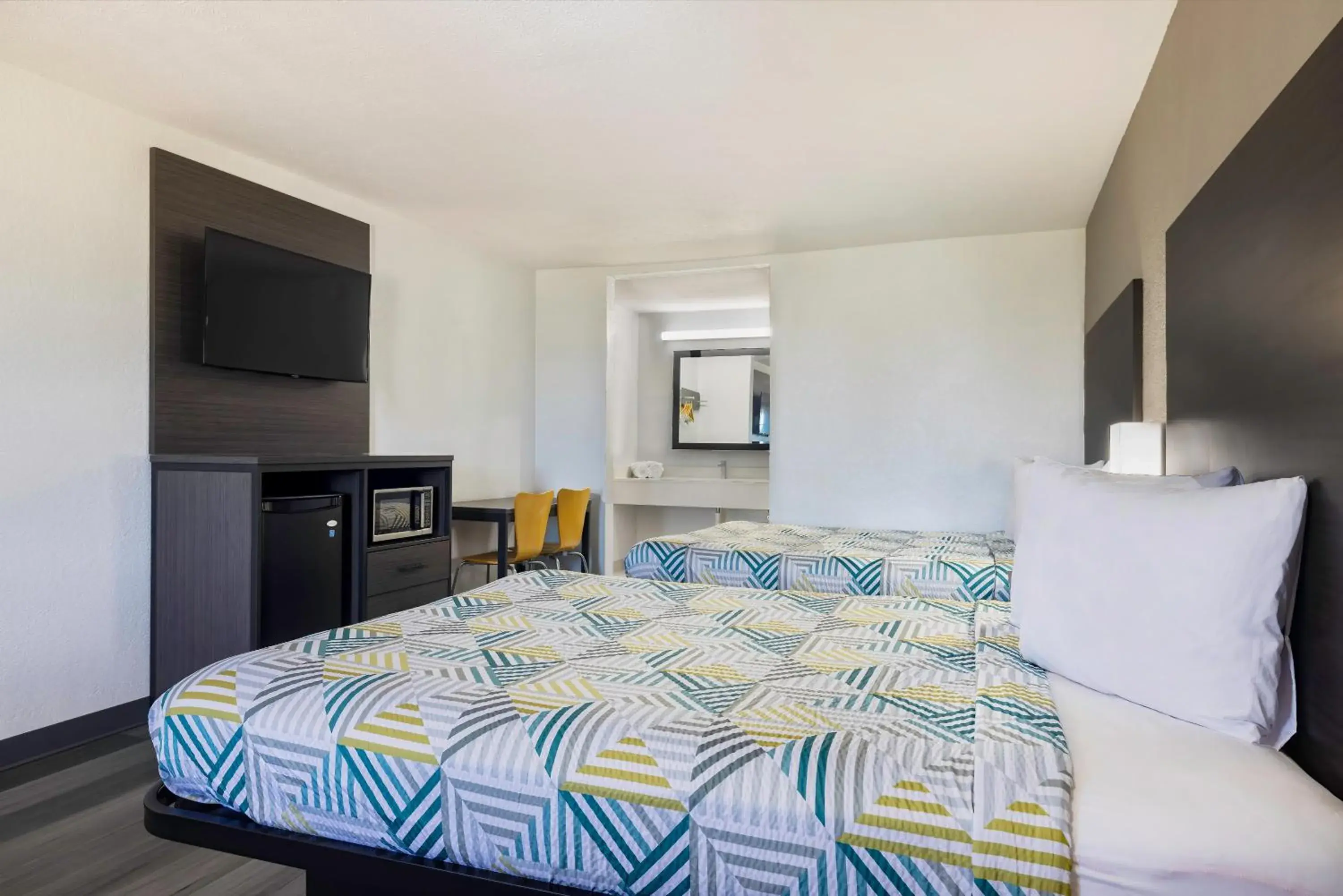 Bedroom, Bed in Motel 6 Lake Charles, LA Bedroom, Bed in Motel 6 Lake Charles, LA