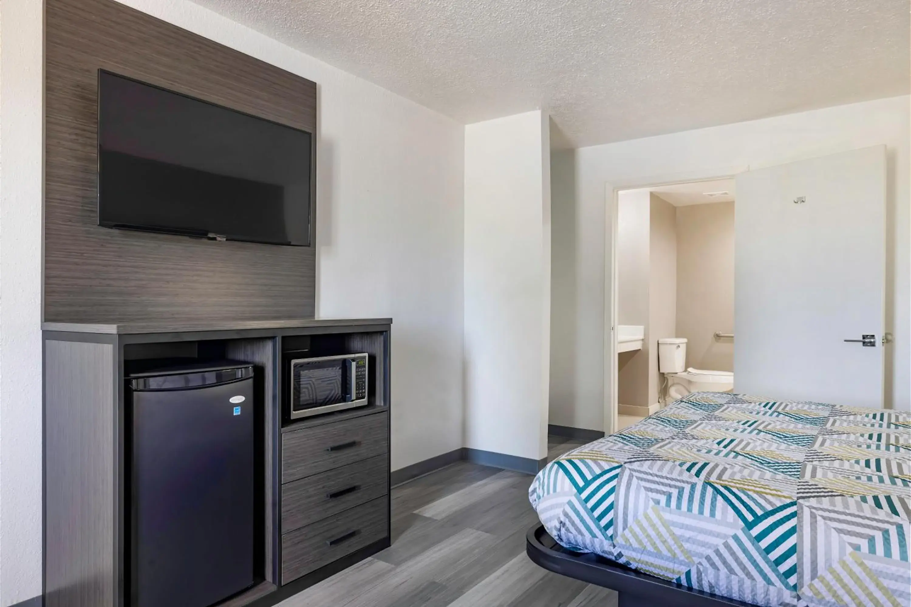 Bedroom, Bed in Motel 6 Lake Charles, LA Bedroom, Bed in Motel 6 Lake Charles, LA