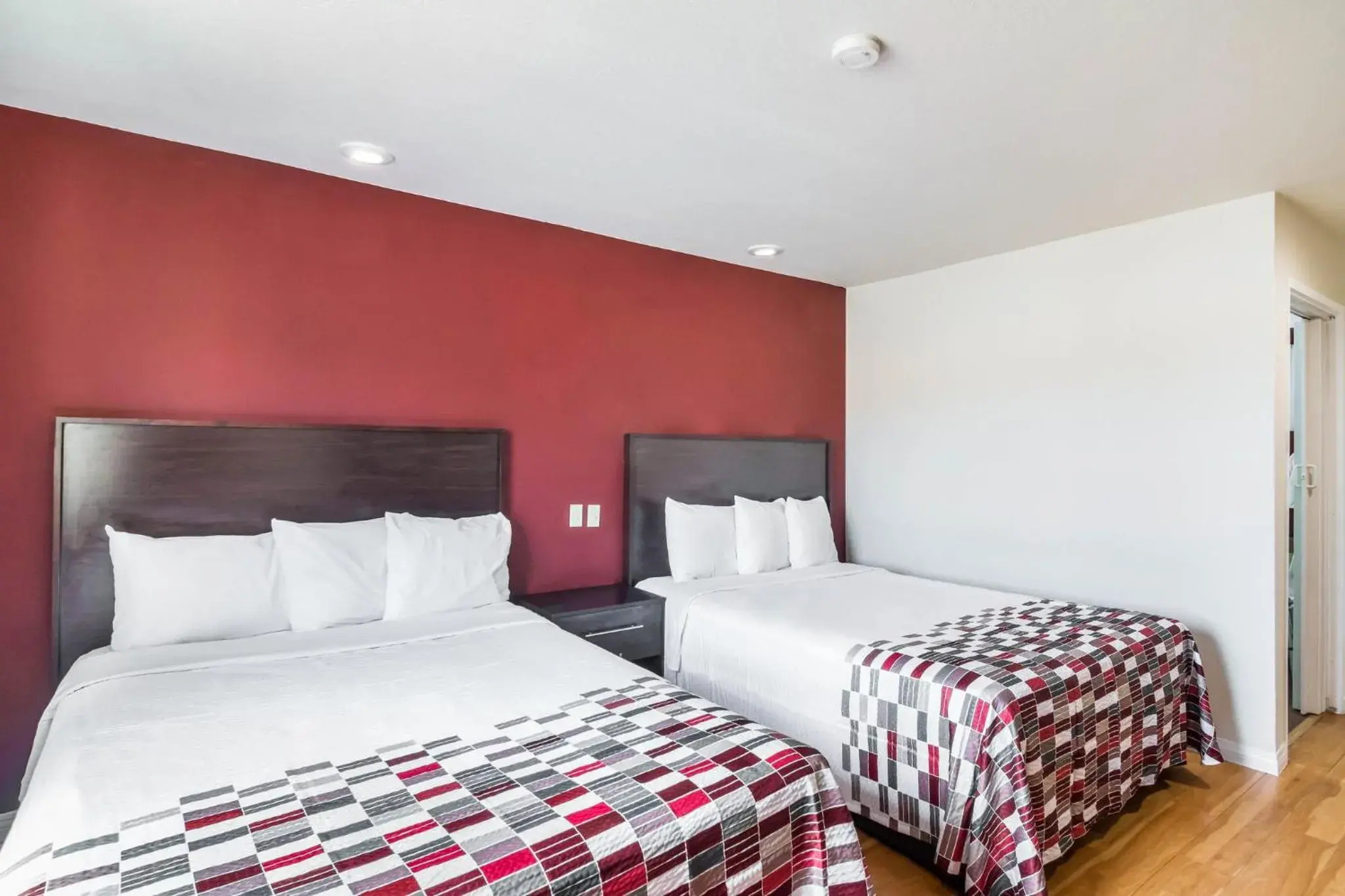 Photo of the whole room, Bed in Red Roof Inn Palmdale - Lancaster Photo of the whole room, Bed in Red Roof Inn Palmdale - Lancaster