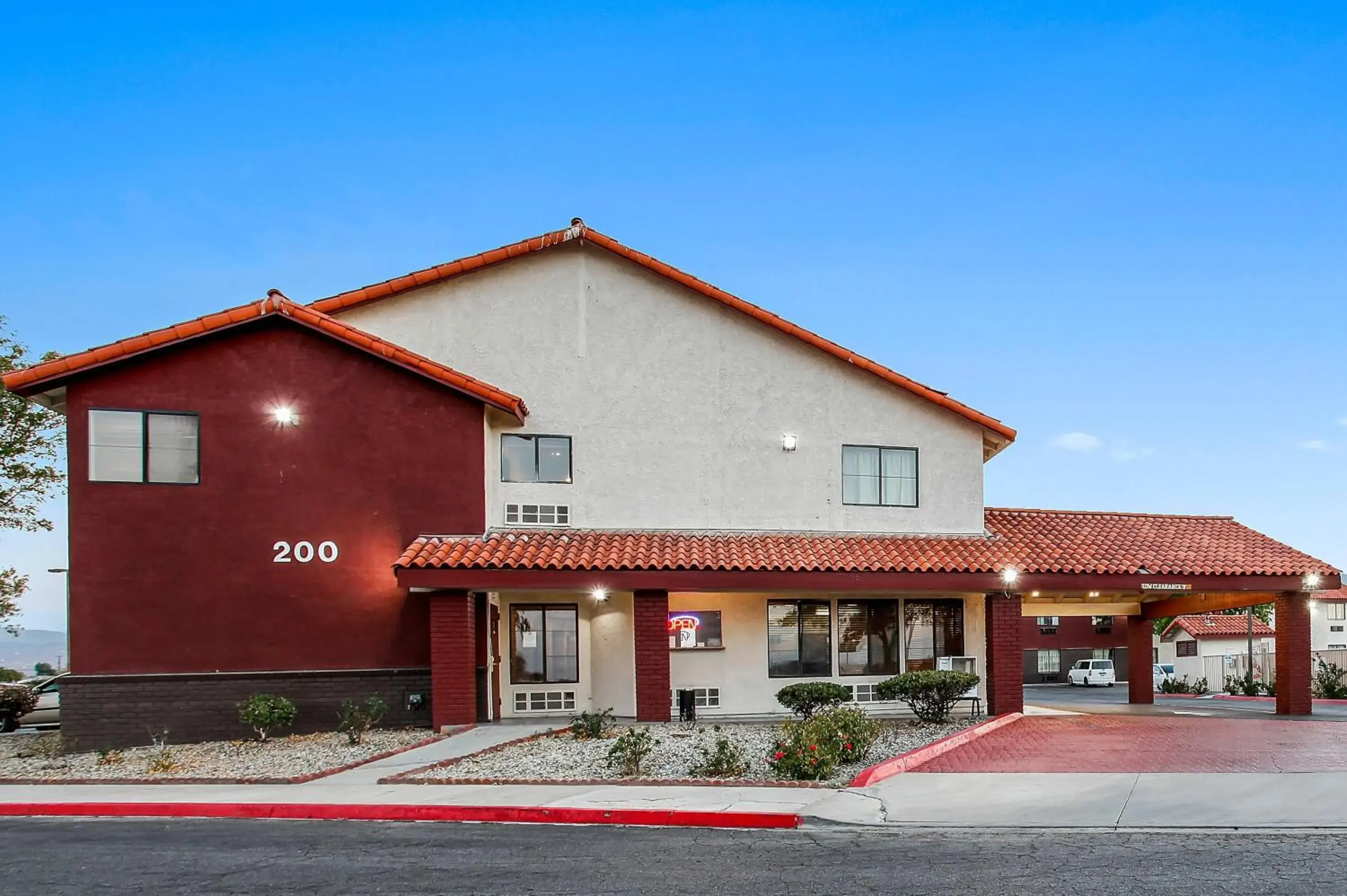 Property building in Red Roof Inn Palmdale - Lancaster Property building in Red Roof Inn Palmdale - Lancaster