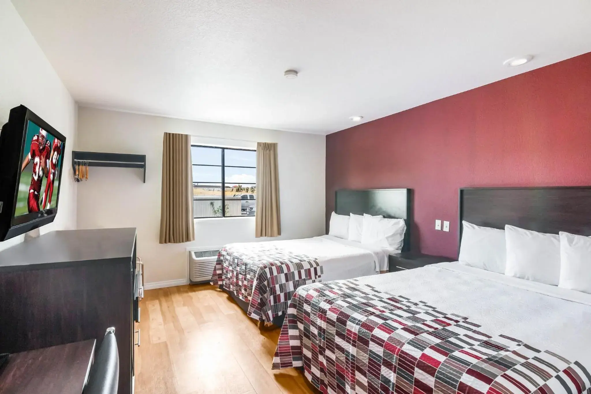 Photo of the whole room, Bed in Red Roof Inn Palmdale - Lancaster Photo of the whole room, Bed in Red Roof Inn Palmdale - Lancaster