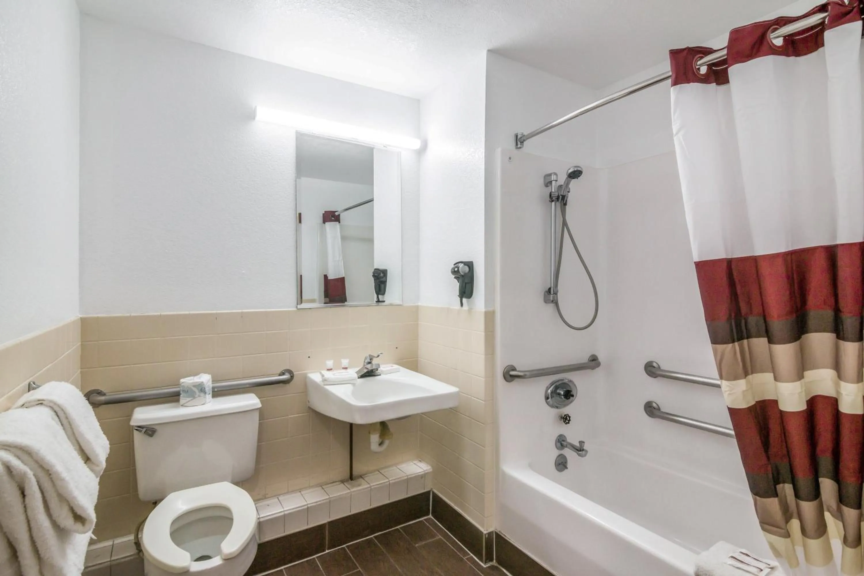 Bedroom in Red Roof Inn Palmdale - Lancaster