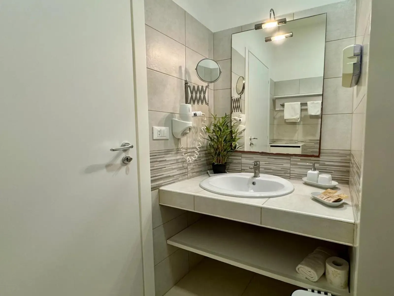 Bathroom in Hotel Jonio