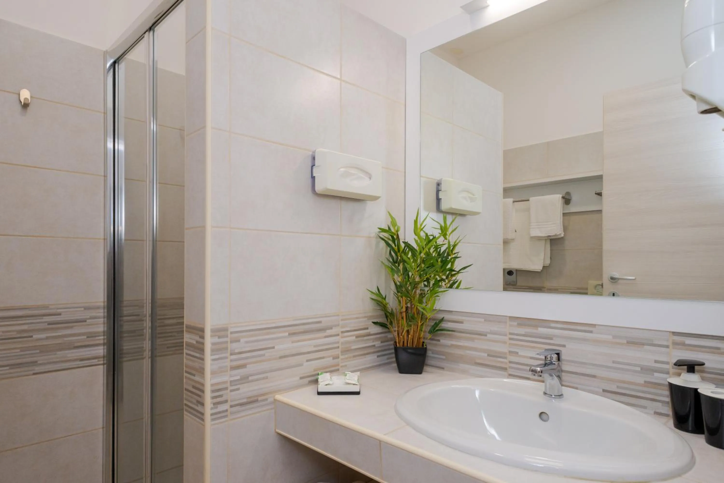 Shower in Hotel Jonio