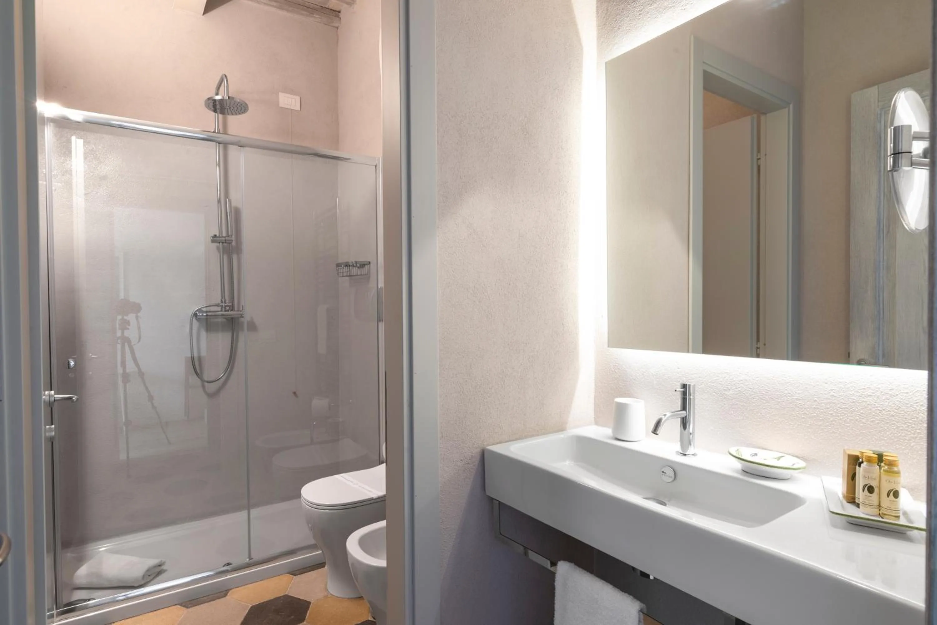 Shower in Relais Le Macine Di Stigliano