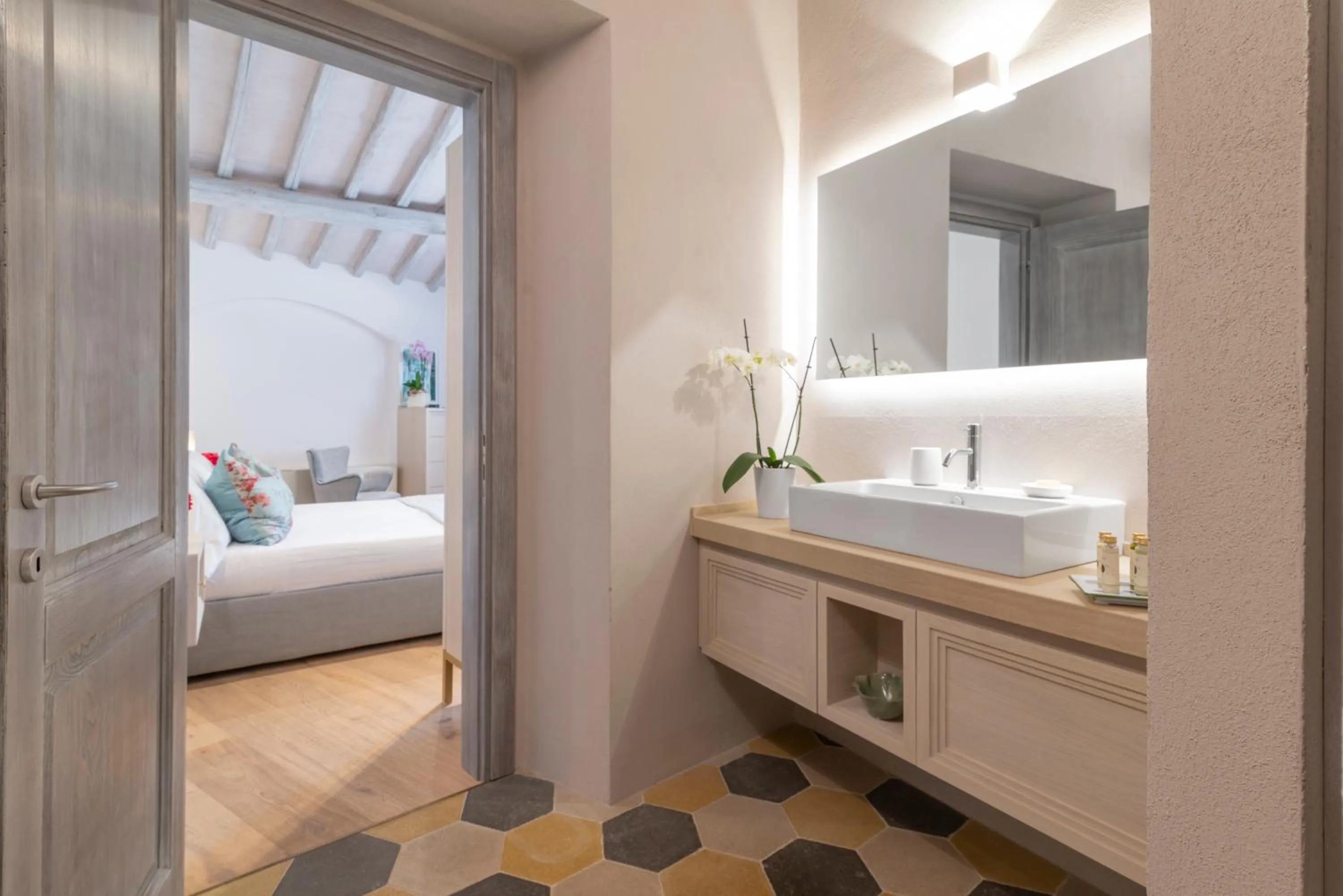 Bathroom, Bed in Relais Le Macine Di Stigliano
