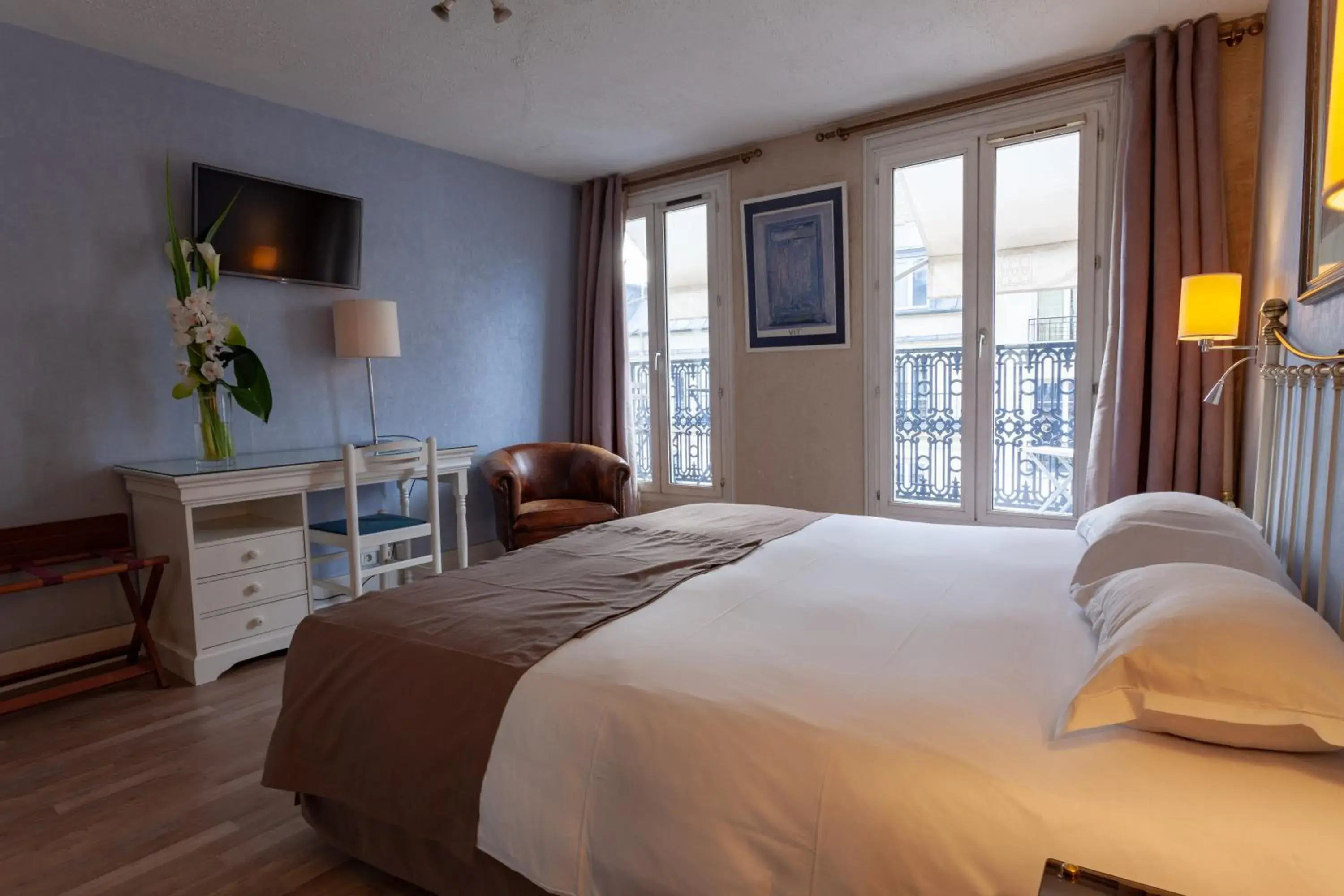 Photo of the whole room, Bed in Hôtel Atlantis Photo of the whole room, Bed in Hôtel Atlantis