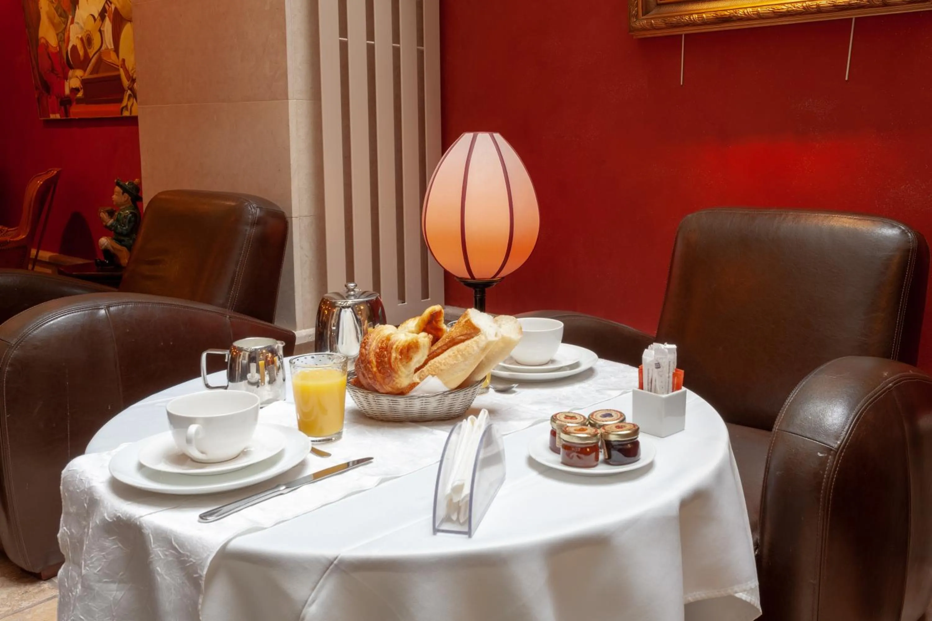 Continental breakfast in Hôtel Atlantis