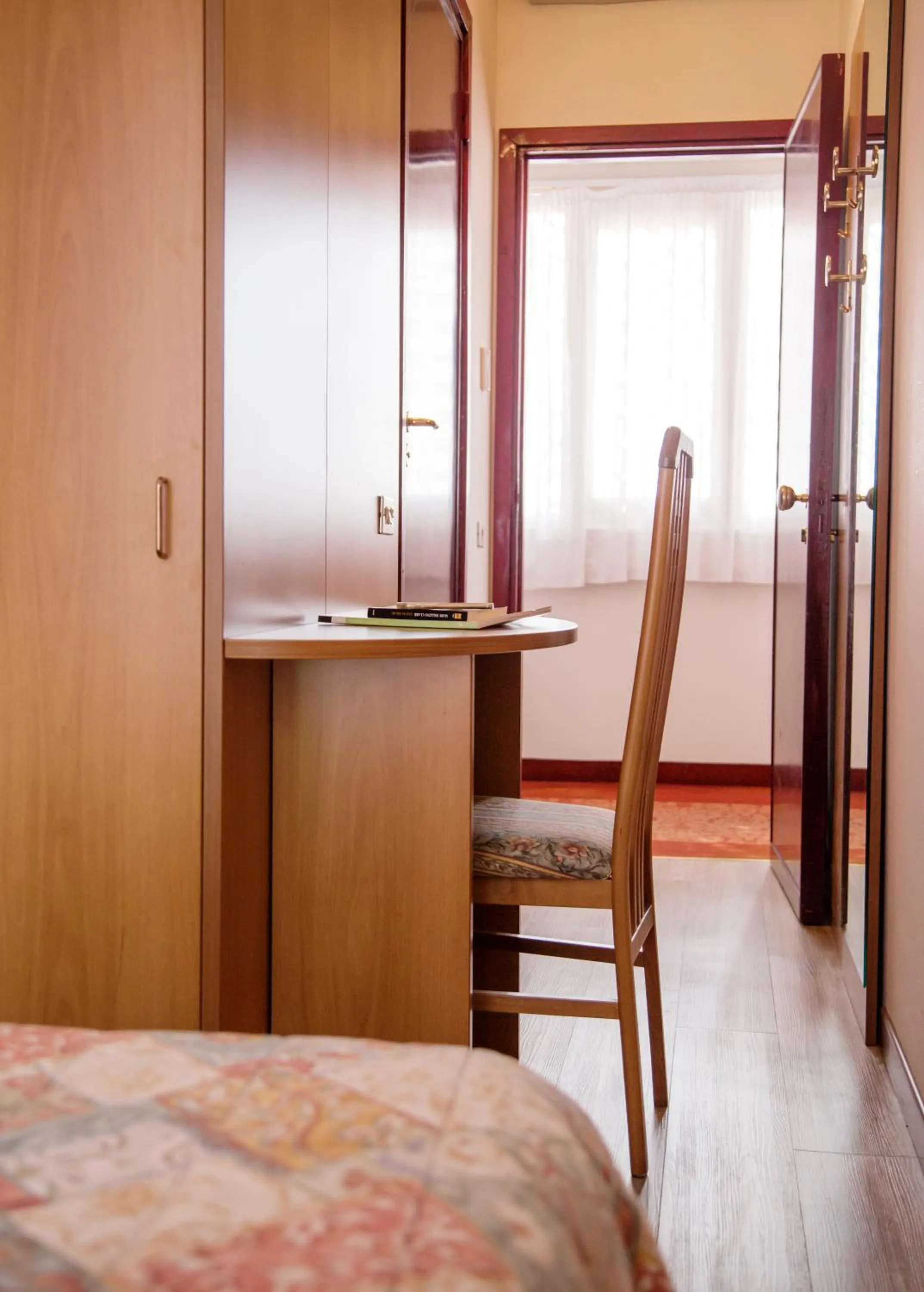 Seating area, Bed in Aries