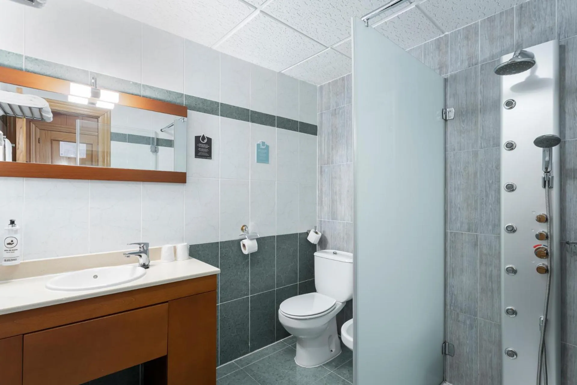 Bathroom in Hotel Alda Ciudad de Toro