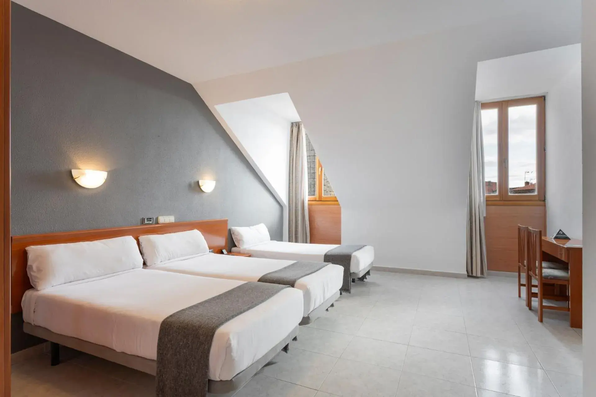 Double Room with Extra Bed in Hotel Alda Ciudad de Toro Double Room with Extra Bed in Hotel Alda Ciudad de Toro