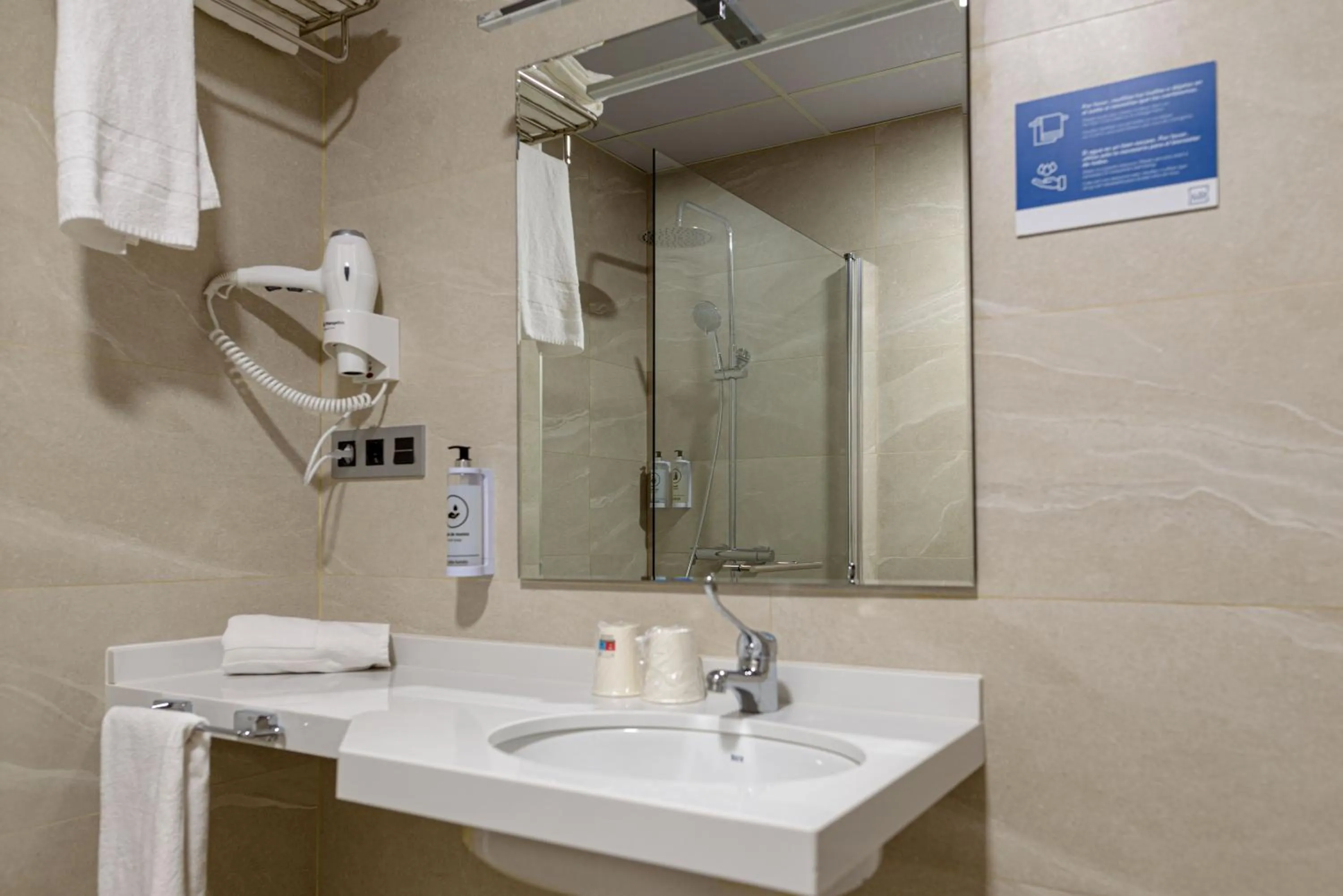 Bathroom in Hotel Alda Ciudad de Toro