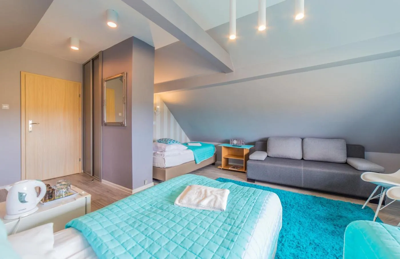 Photo of the whole room, Bed in Mister