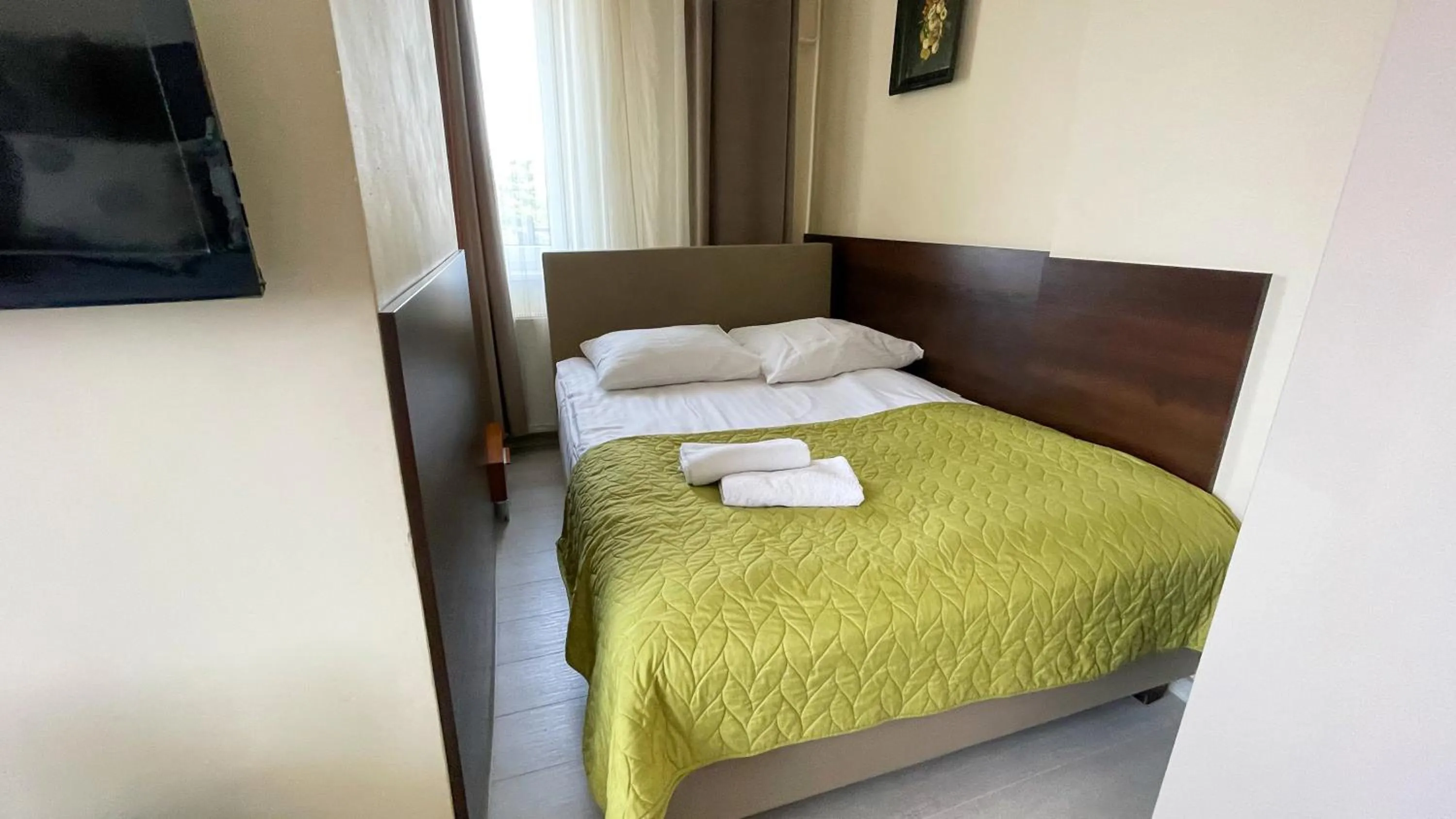 Bedroom, Bed in Mister