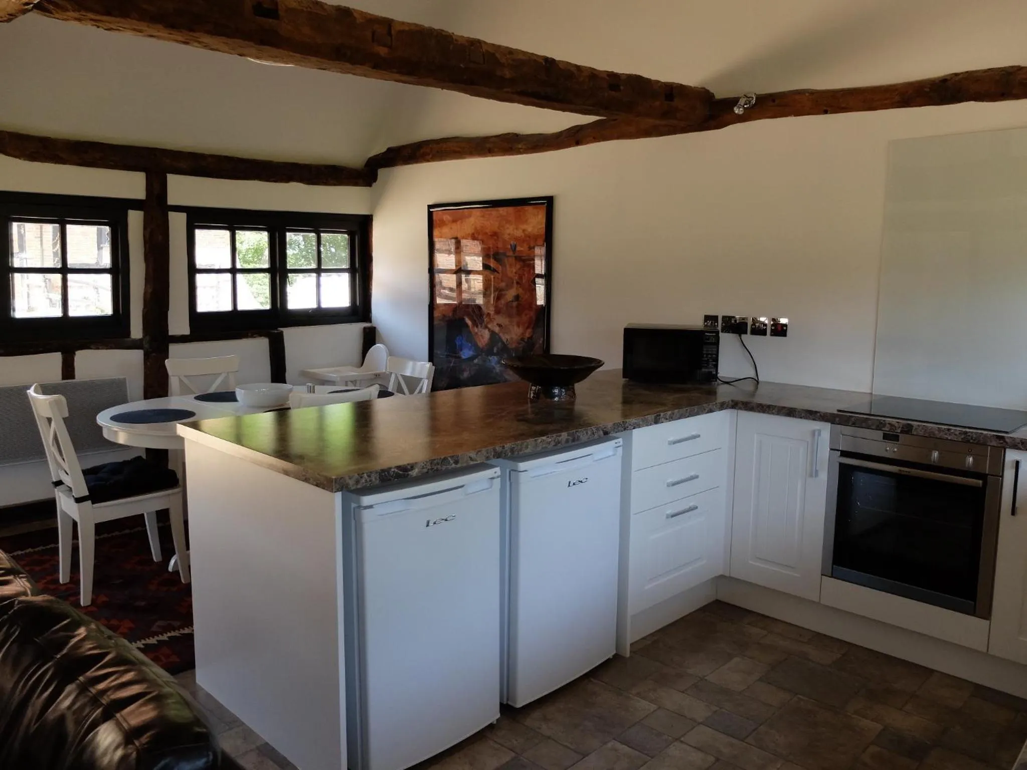 Kitchen or kitchenette in The Thatched Barn