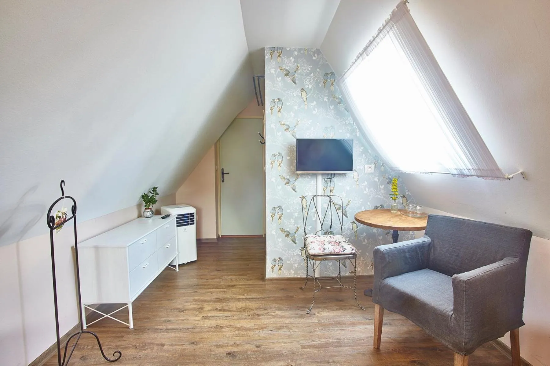 Attic Double or Twin Room with View - single occupancy in Penzion Kostnický dům