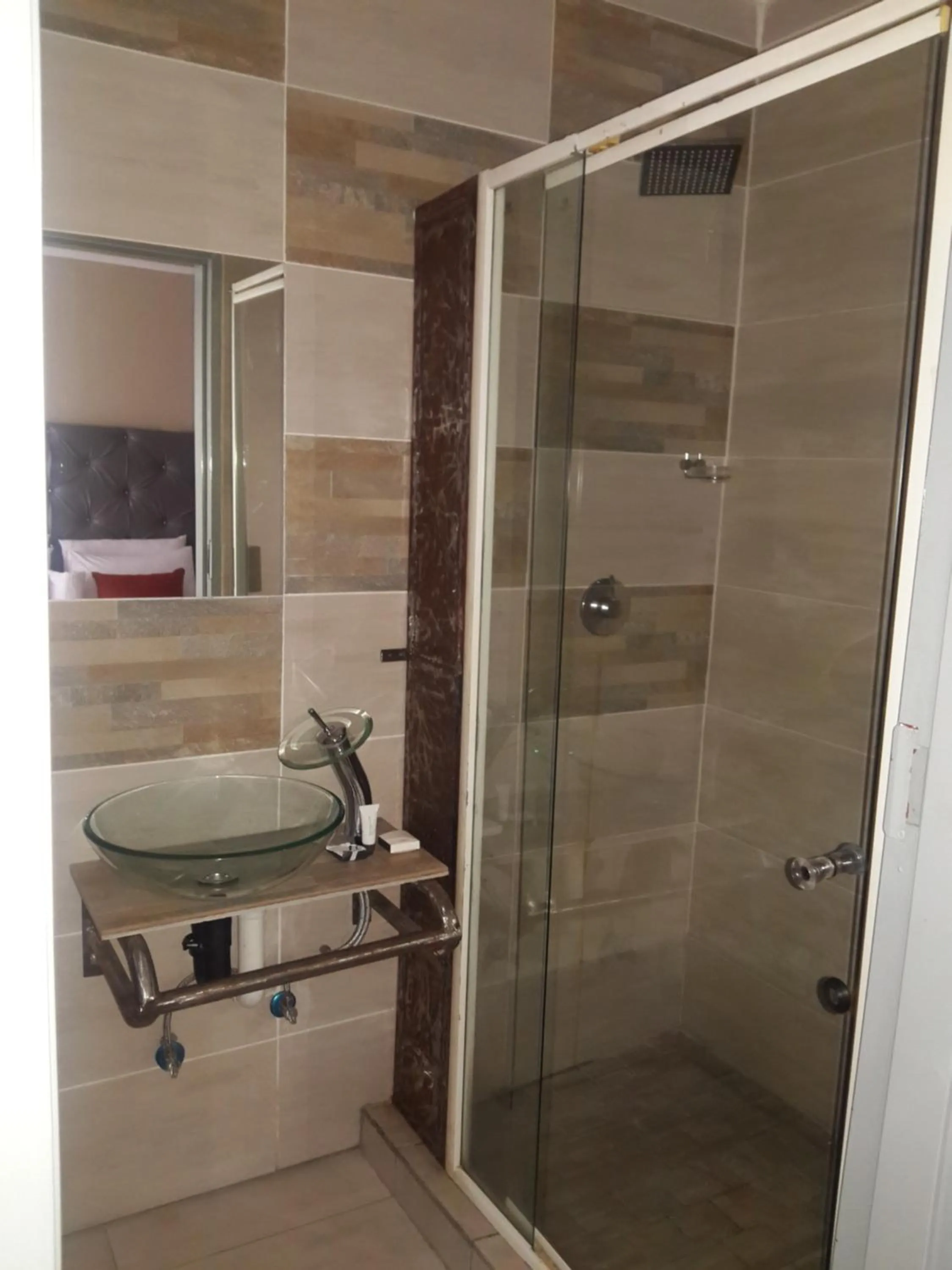 Shower in The New Mall Guesthouse