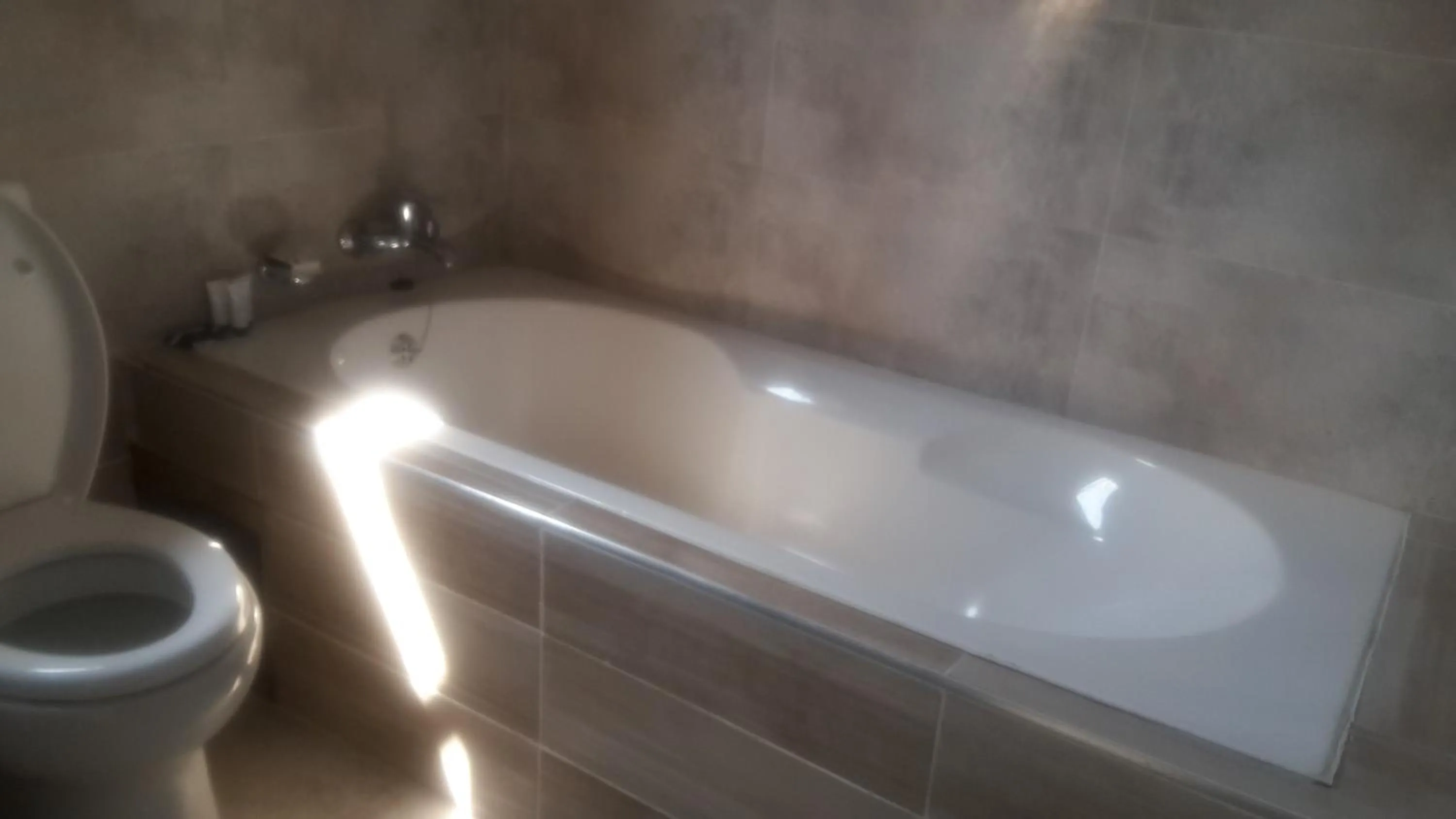 Hot Tub in The New Mall Guesthouse