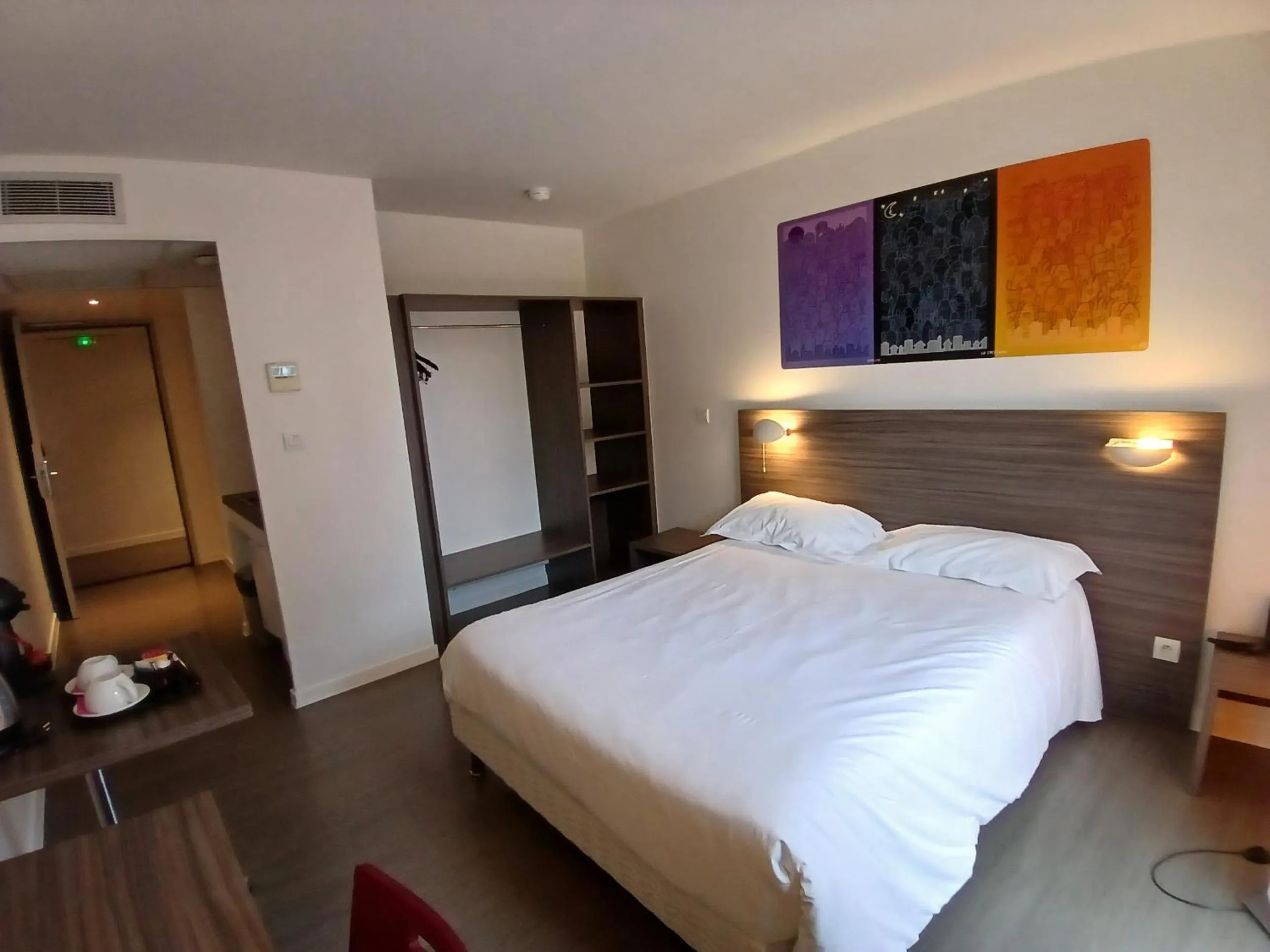 Kitchen or kitchenette, Bed in Appart’hôtel Hevea