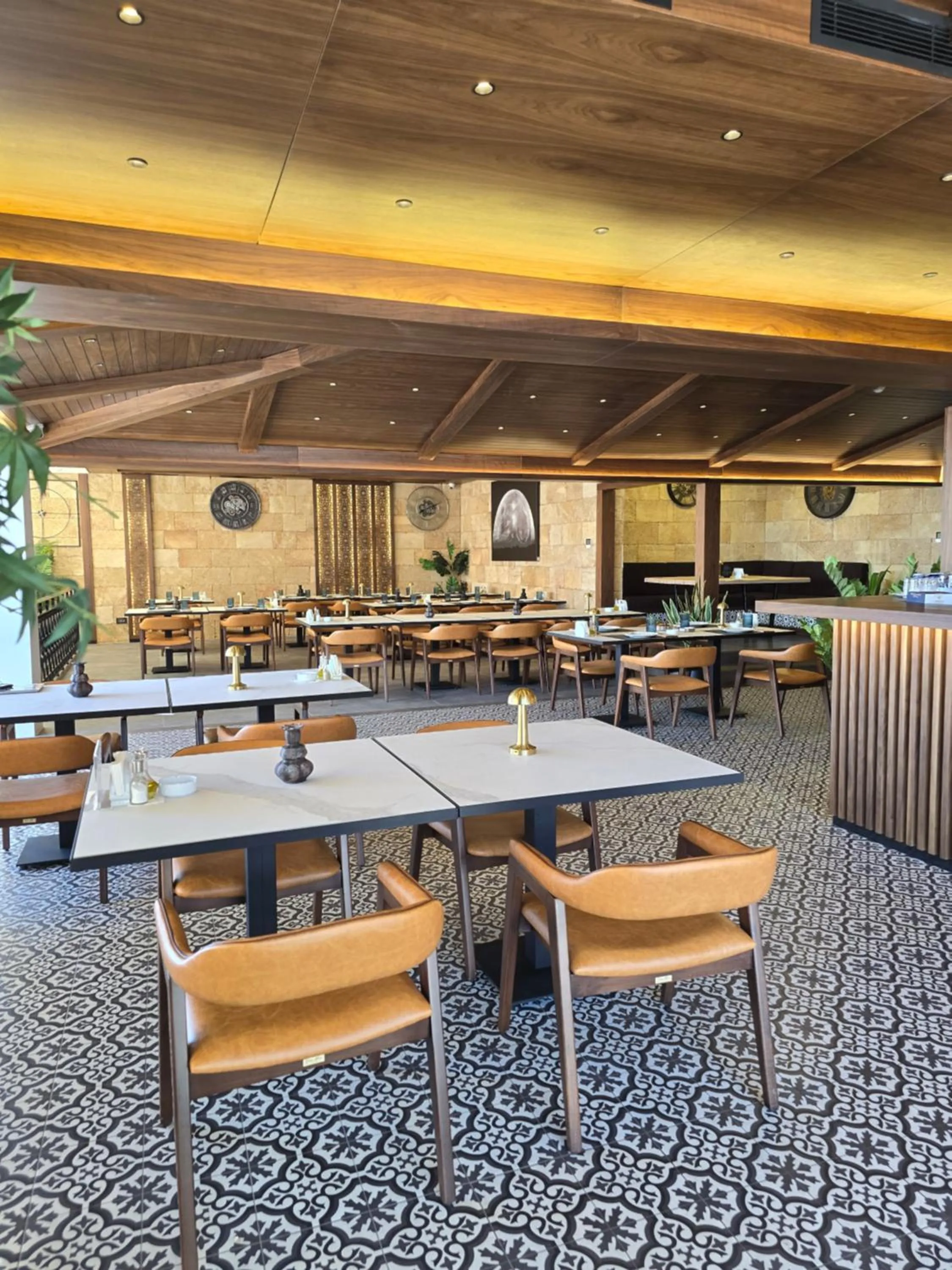 Restaurant/places to eat in Maximus Hotel Byblos