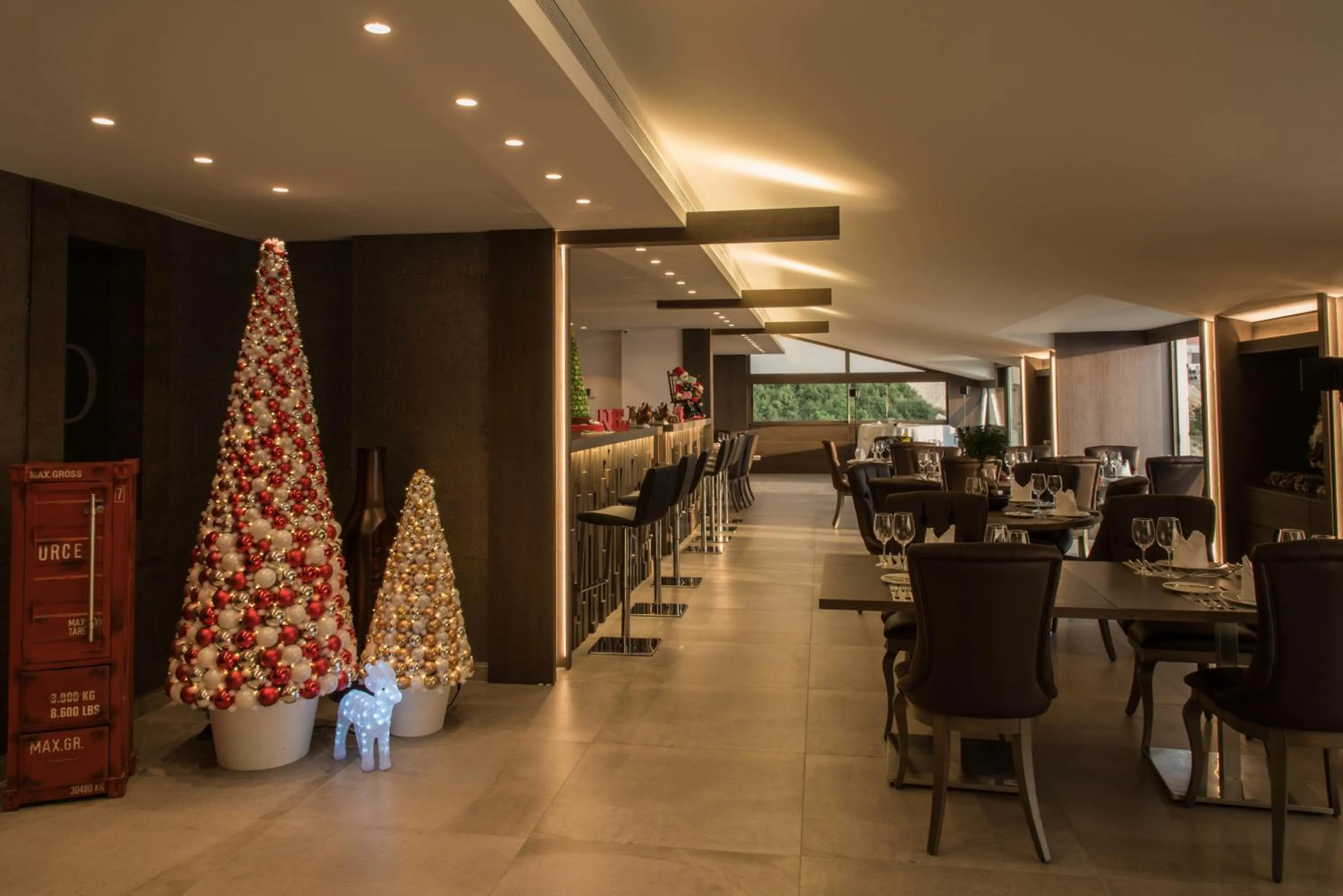 Restaurant/places to eat in Maximus Hotel Byblos