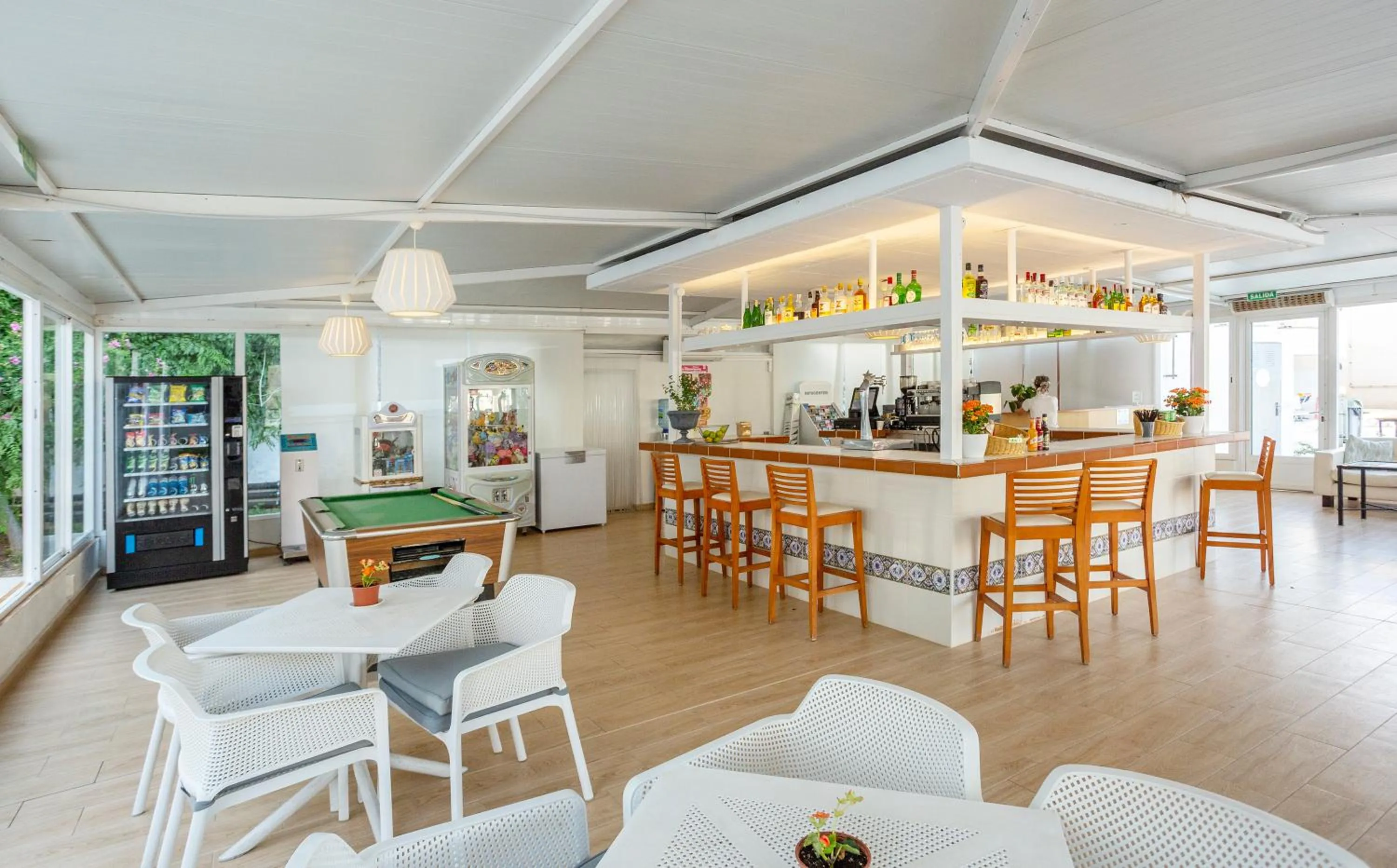 Lounge or bar in BJ Apartamentos Club Sa Coma