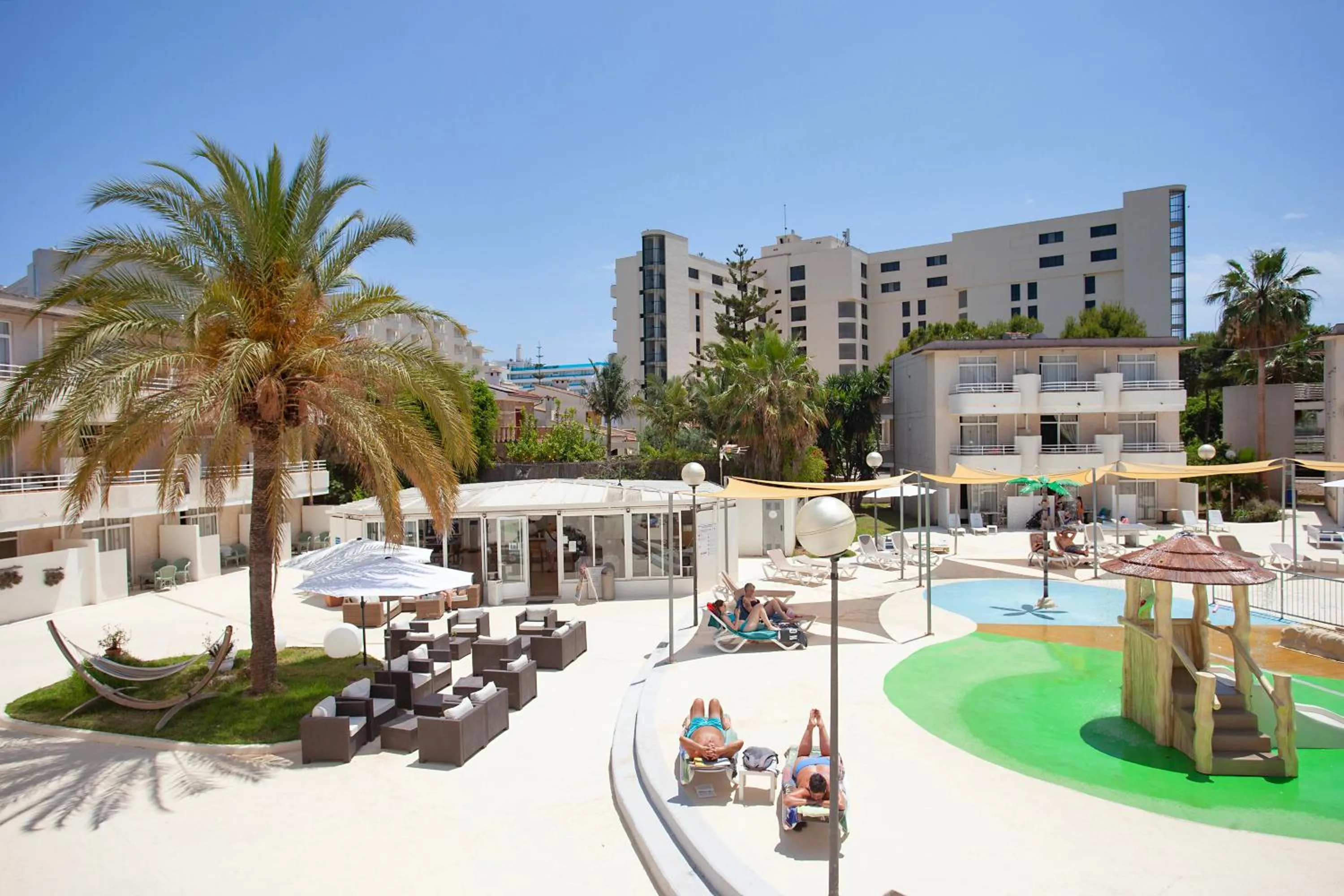 Garden in BJ Apartamentos Club Sa Coma