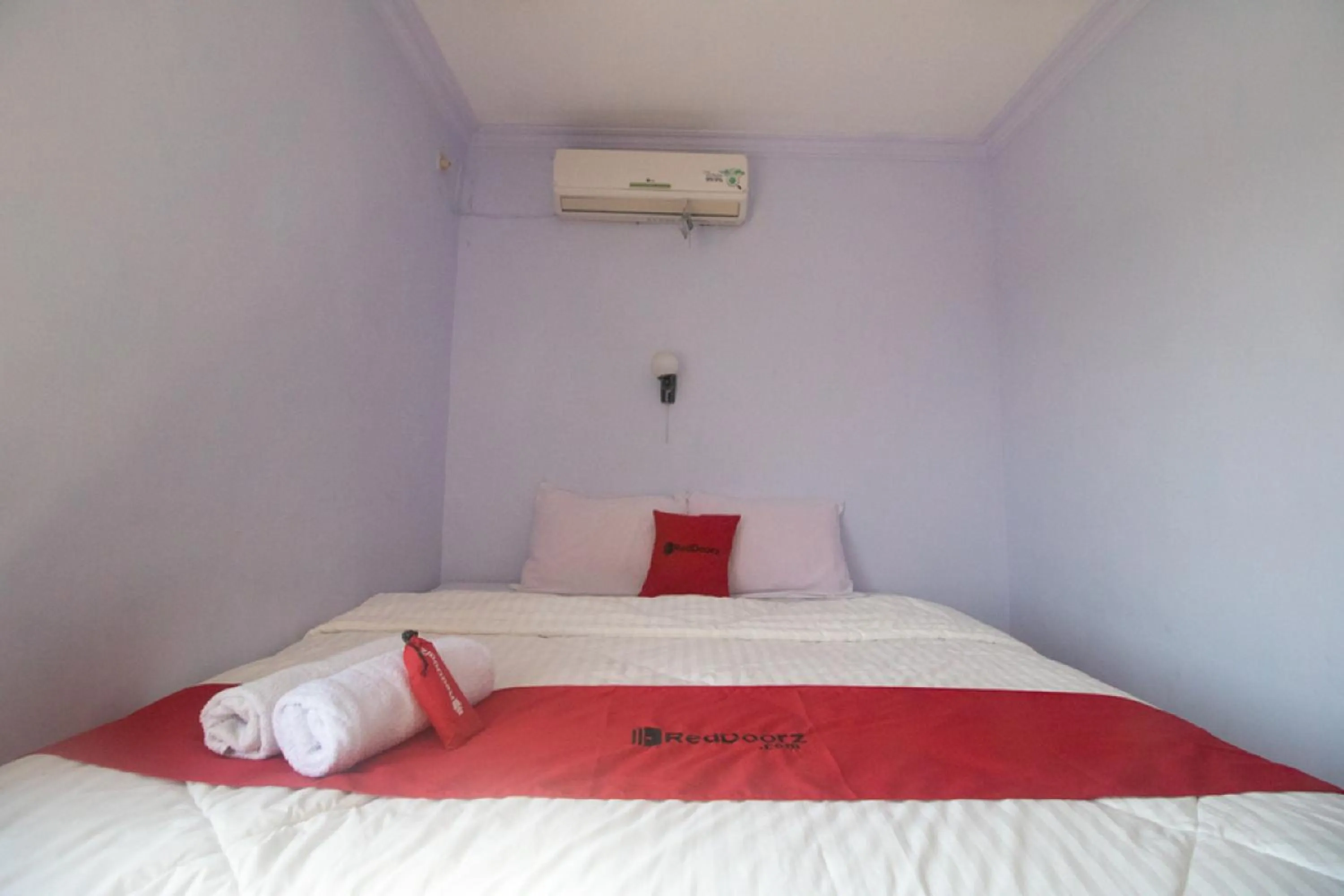 Bed in RedDoorz near Pantai Boom